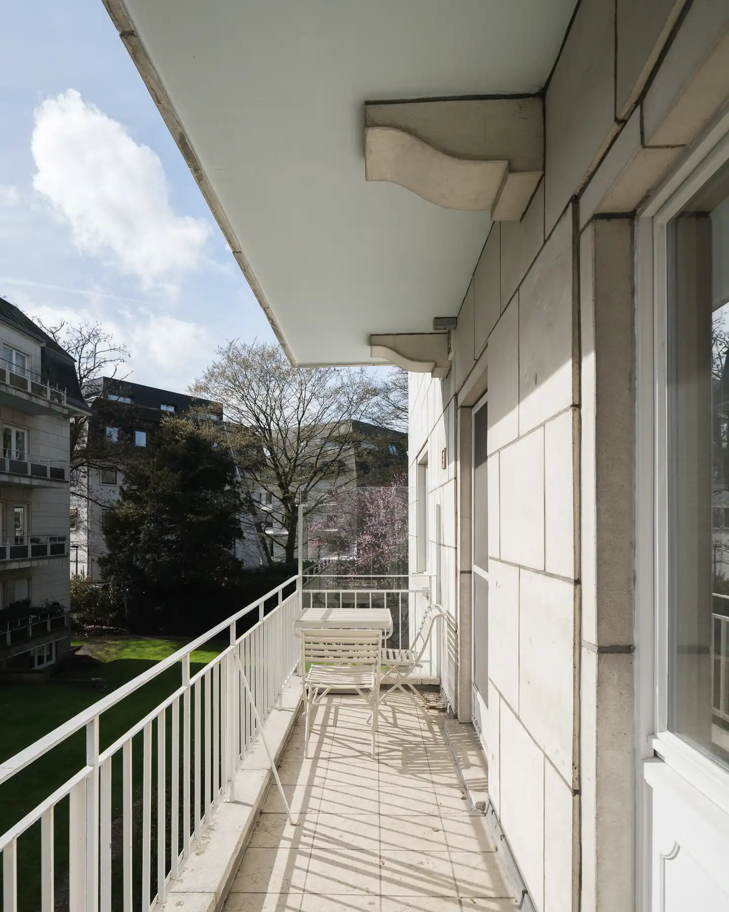 Hedendaags tweeslaapkamer appartement met garagebox foto 8