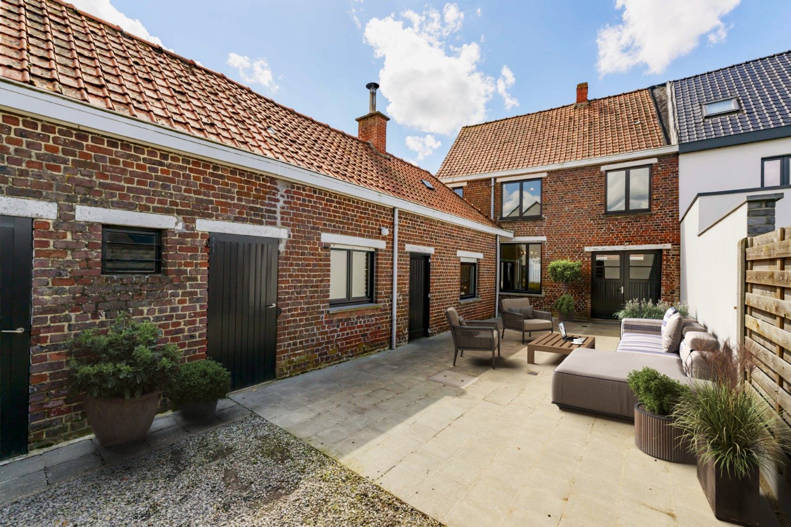 KARAKTERVOLLE RUIME WONING MET GARAGE & TUIN OP 495 m²  foto 2