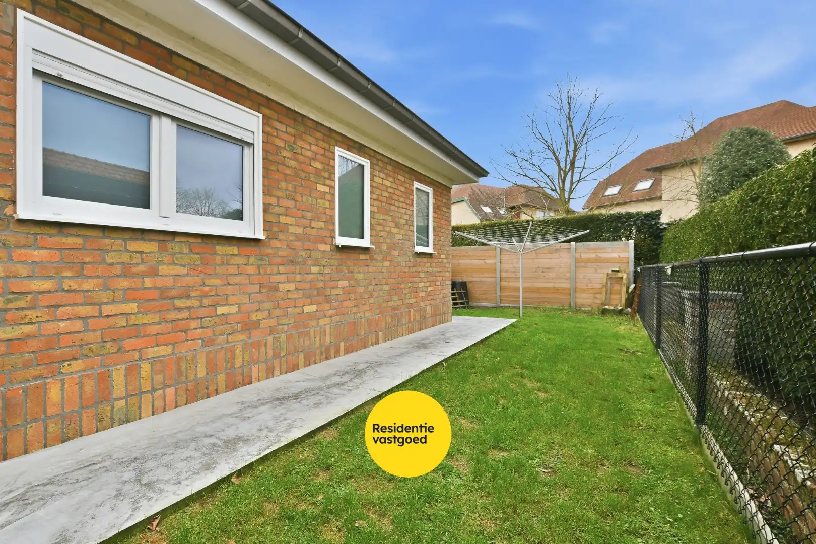 Instapklare en volledig gerenoveerde bungalow met 3 slaapkamers, tuin en garage vlak bij bos en centrum van De Haan foto 26