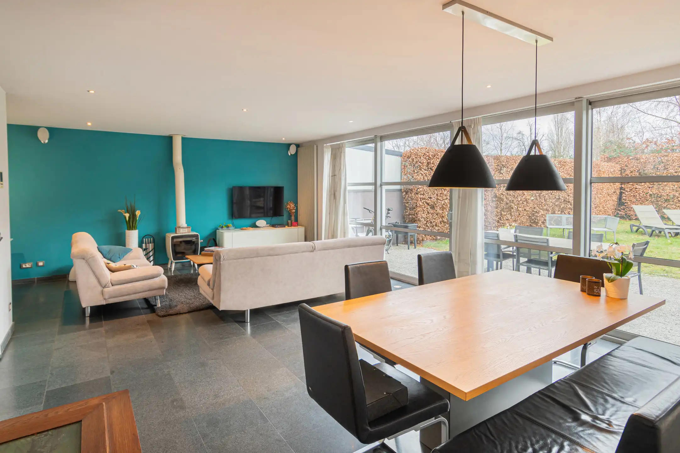 Ruime gezinswoning met tuin op rustige ligging foto 2