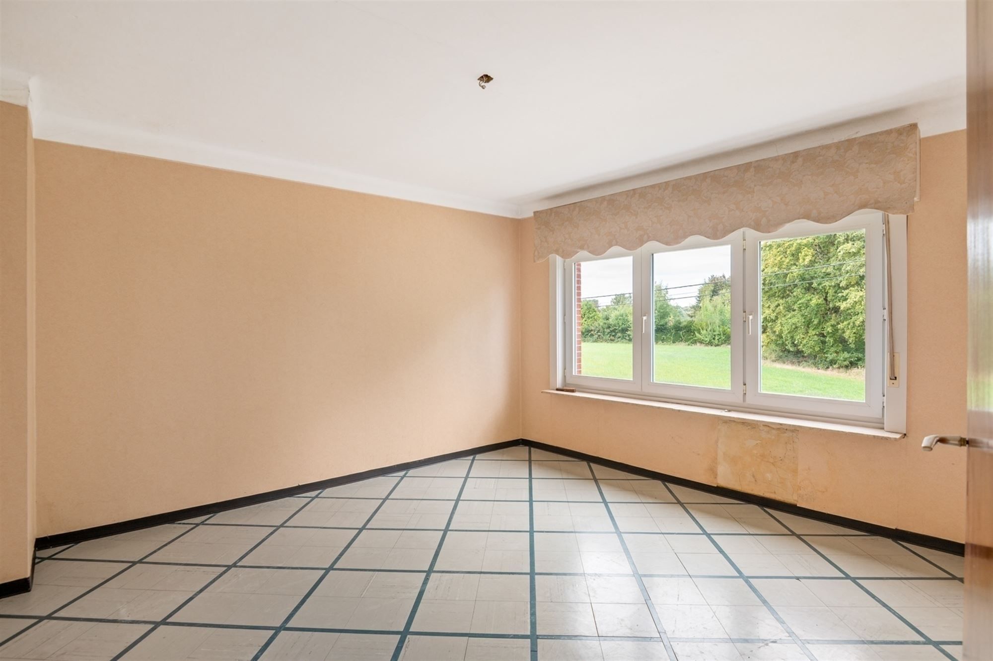 Te renoveren woning met 5 slpks te Koningshooikt foto 11