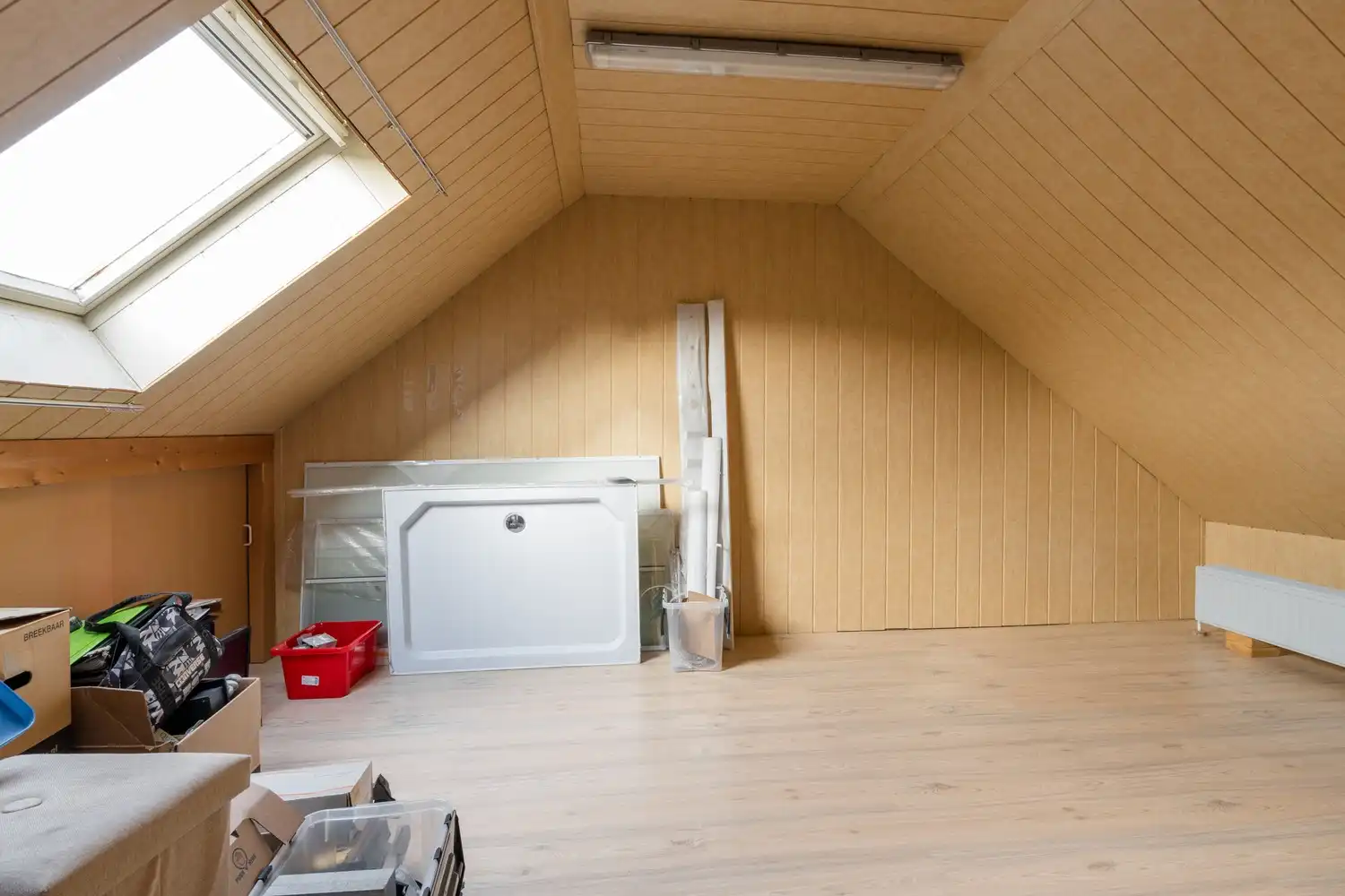 Veelzijdige woning met zorgmogelijkheden, werkruimte en tal van bijgebouwen foto 26