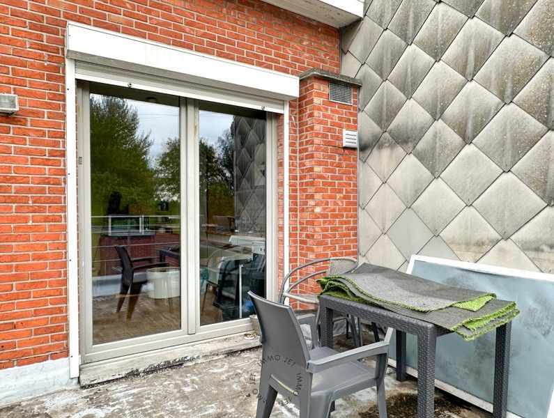 Appartementsgebouw met twee wooneenheden, garages en tuin foto 24