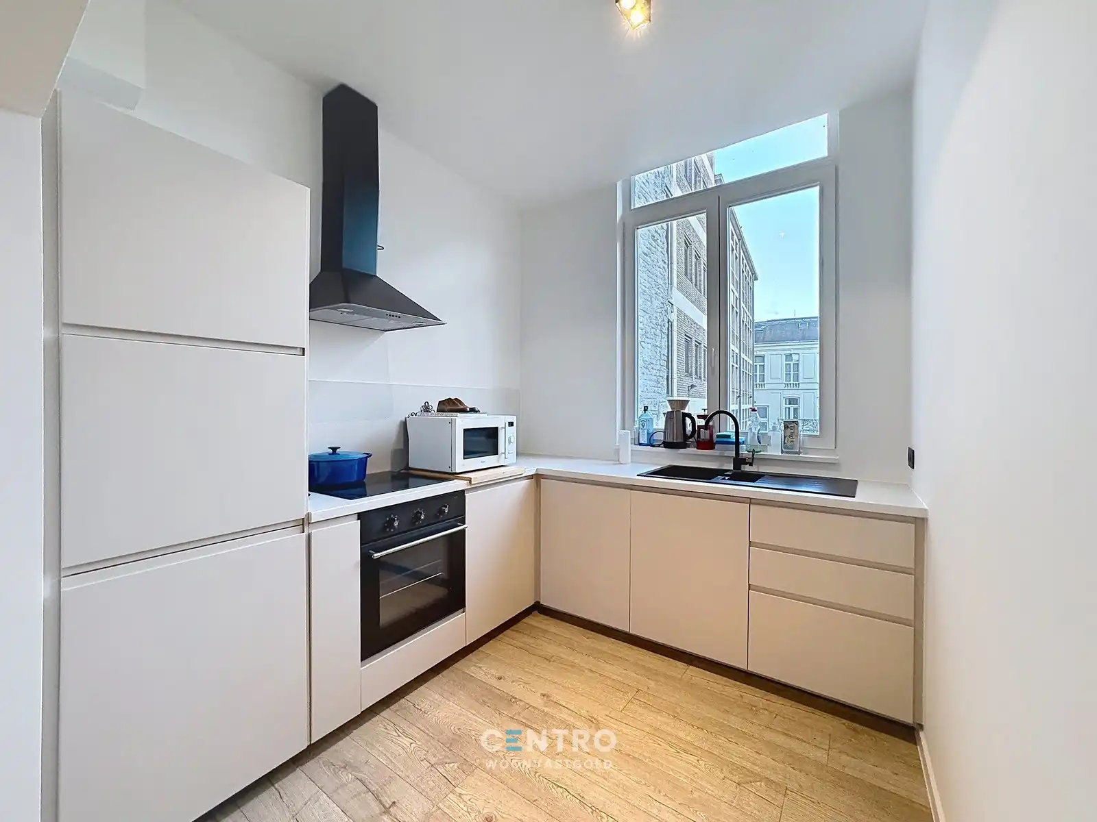 Instapklaar gemeubeld appartement op één van de mooiste locaties van Brugge! foto 4