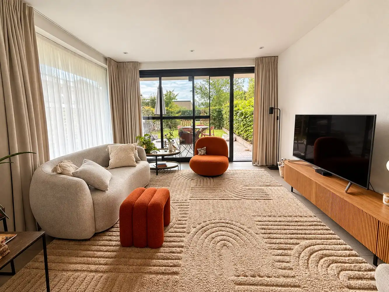 Modern gelijkvloers appartement met drie slaapkamers en gezellig tuintje foto 3