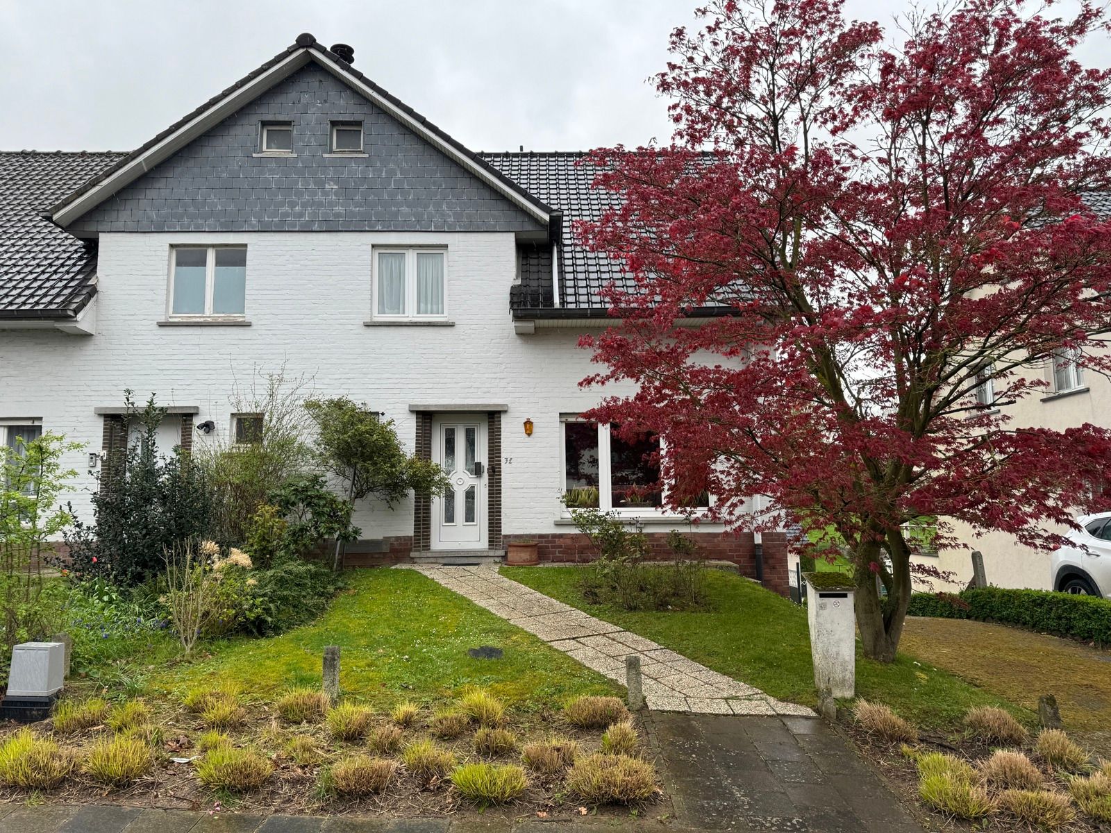 Eengezinswoning met 3 slaapkamers, garage en tuin foto 1