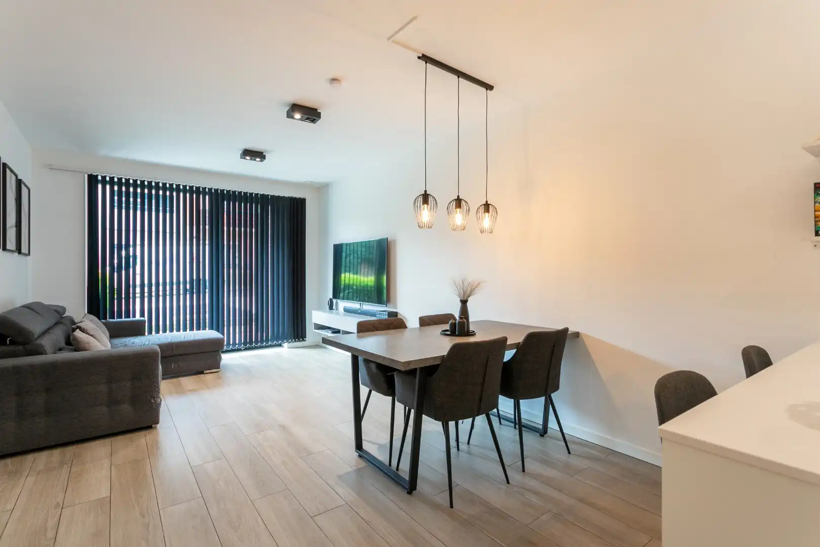 Recent gelijkvloers appartement met terras in Halle foto 4