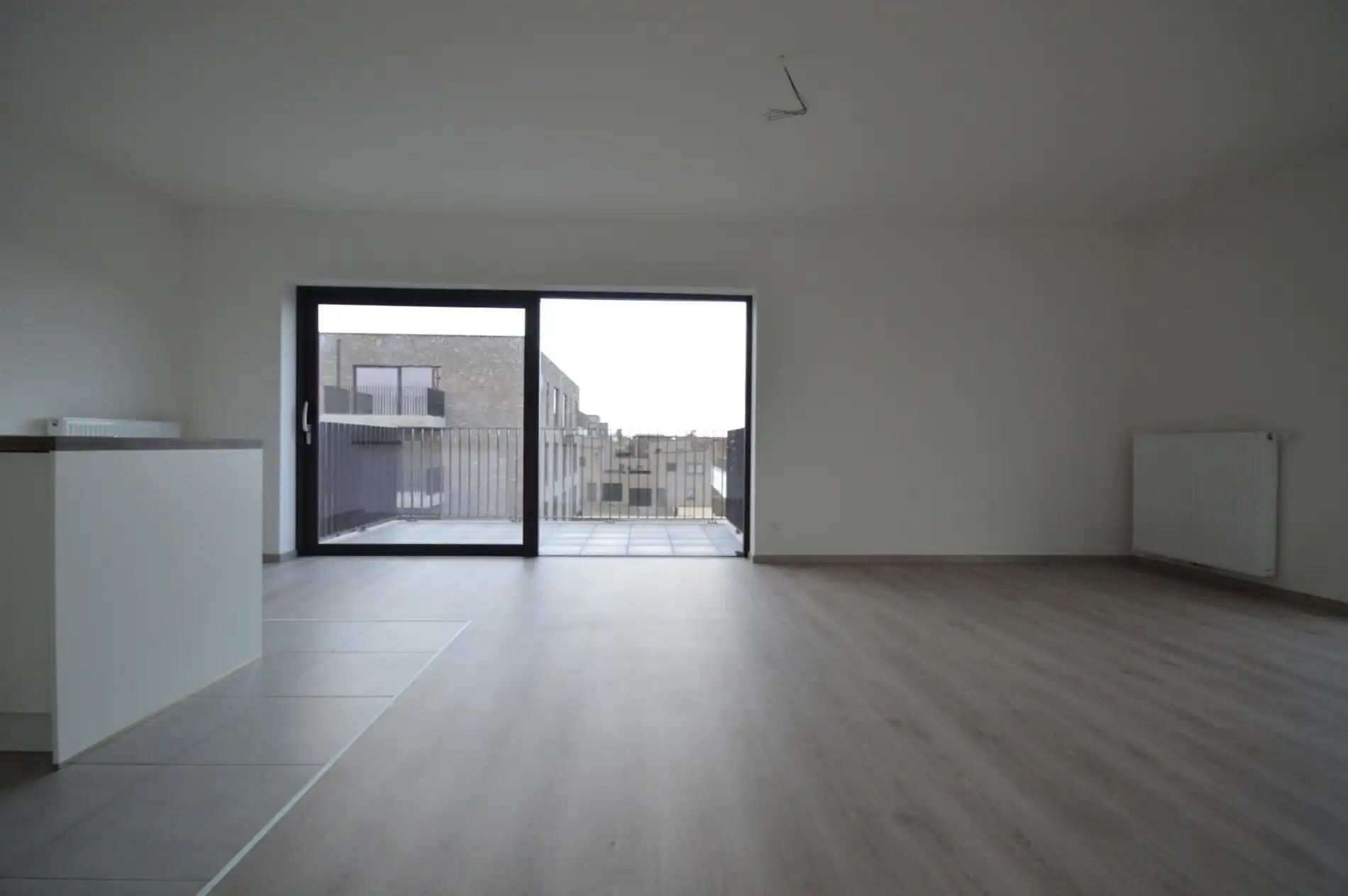 Hedendaags degelijk appartement met 2 slaapkamers in residentiële woonwijk Heuveldal. Garage inbegrepen in de huurprijs ! foto 2