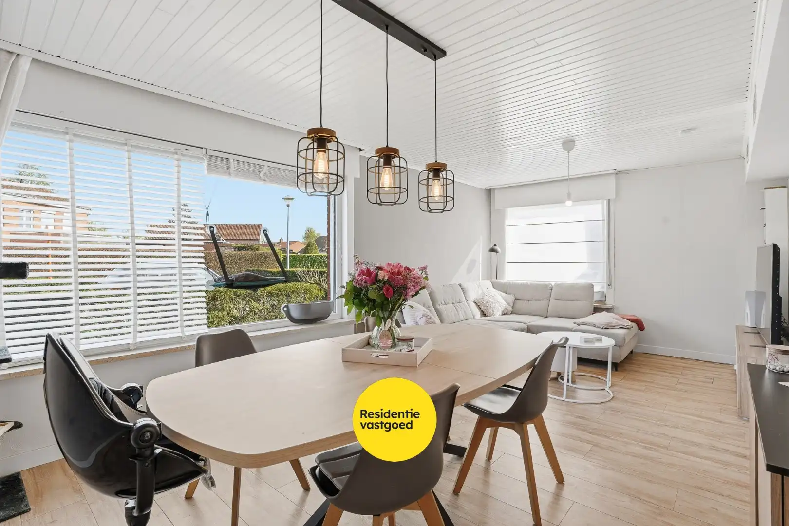 Halfopen bebouwing in een rustige woonwijk te Loppem foto 4