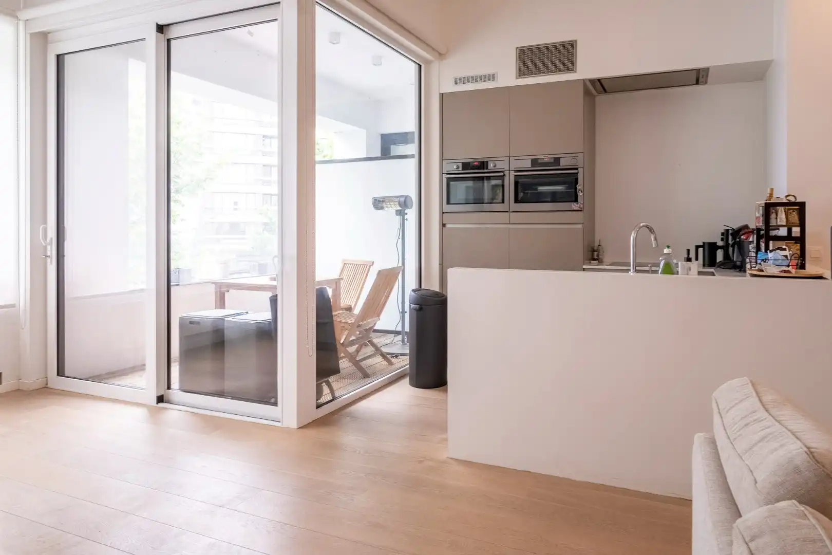 Gemeubeld appartement op het bruisende Zuid ! foto 5