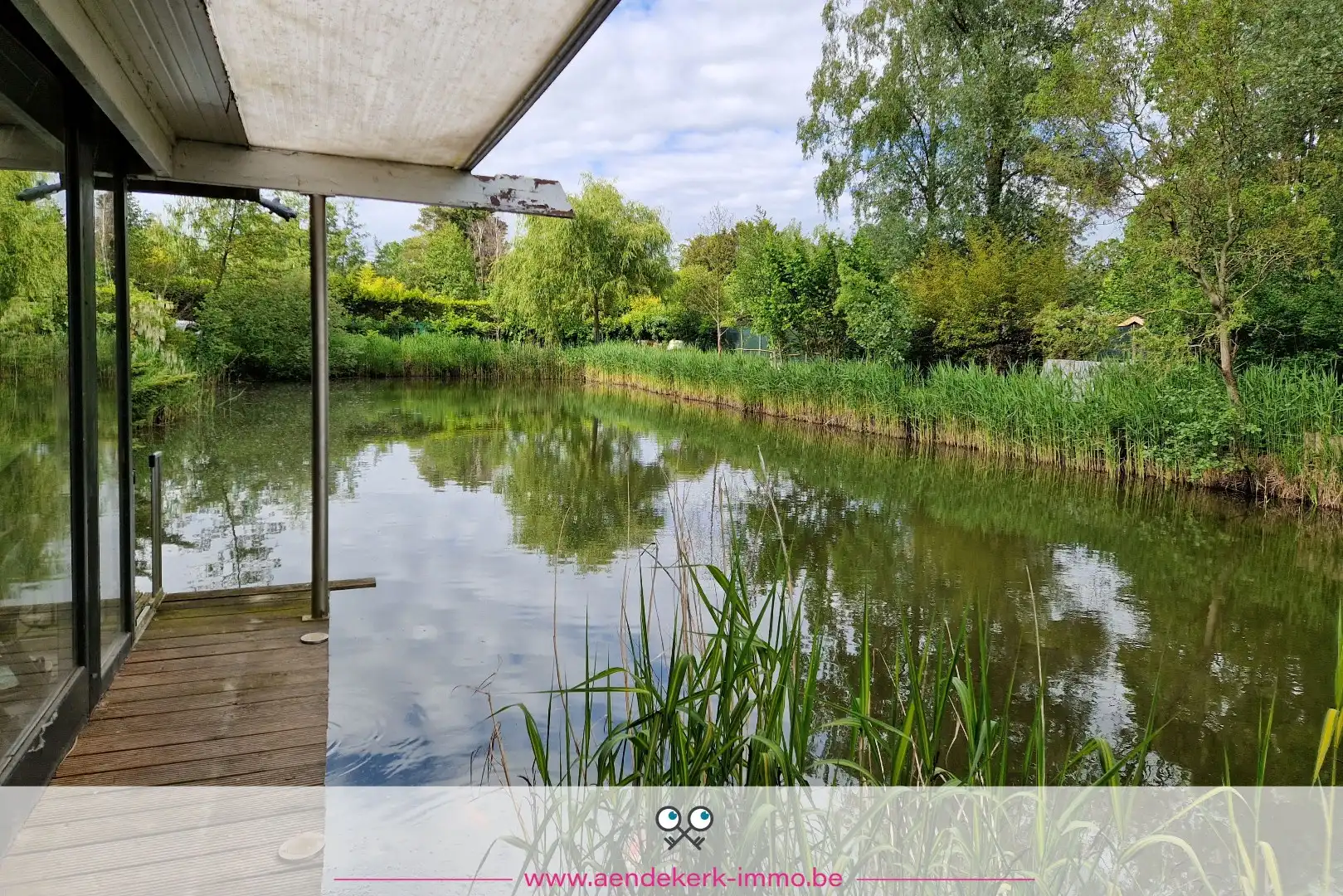 Bijzondere recreatie-eigendom met vijver en bemeubelde chalet te Maaseik foto 20
