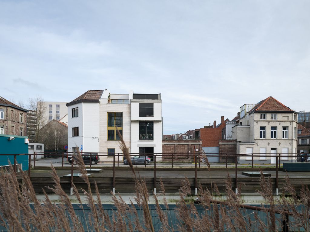 Architecturale nieuwbouw ‘townhouse’ met zicht op het water en meerdere terrassen foto 22