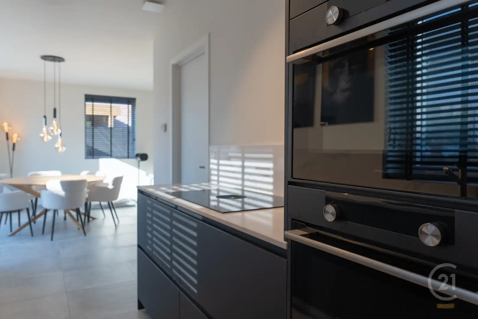 Moderne Woning met 4 Slaapkamers en Inpandige Garage in Lombardsijde foto 10