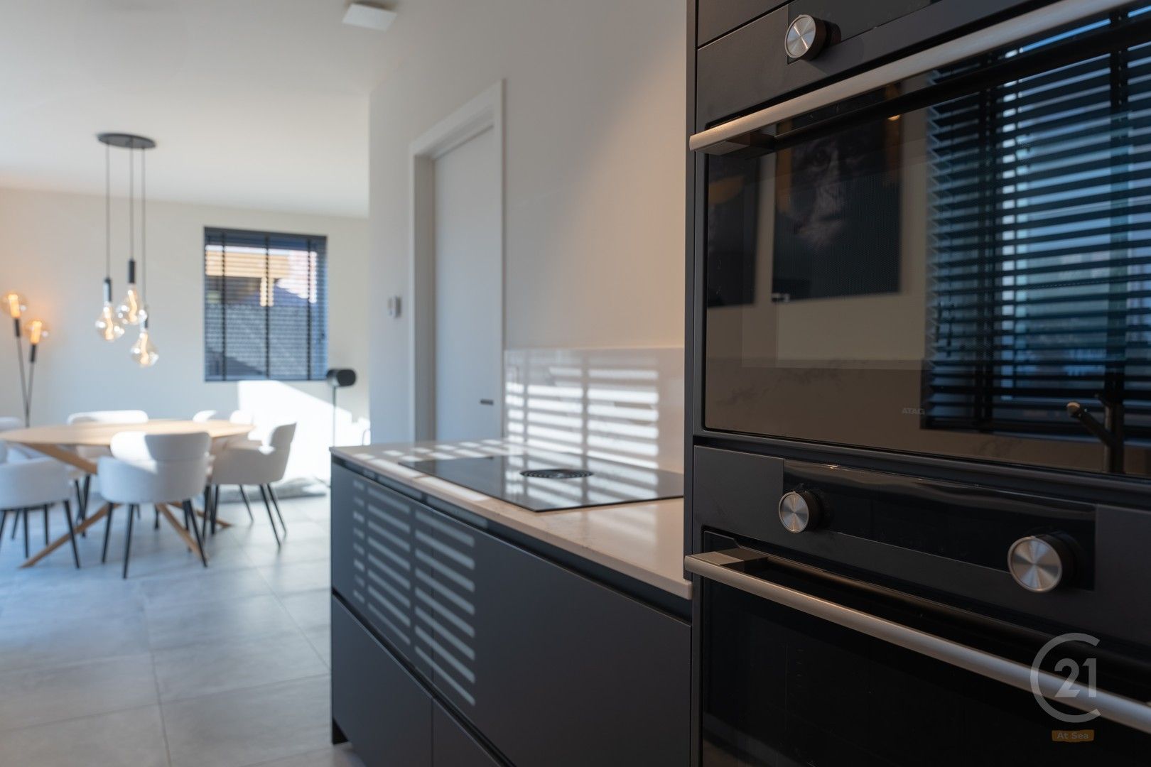 Moderne Woning met 4 Slaapkamers en Inpandige Garage in Lombardsijde foto 7