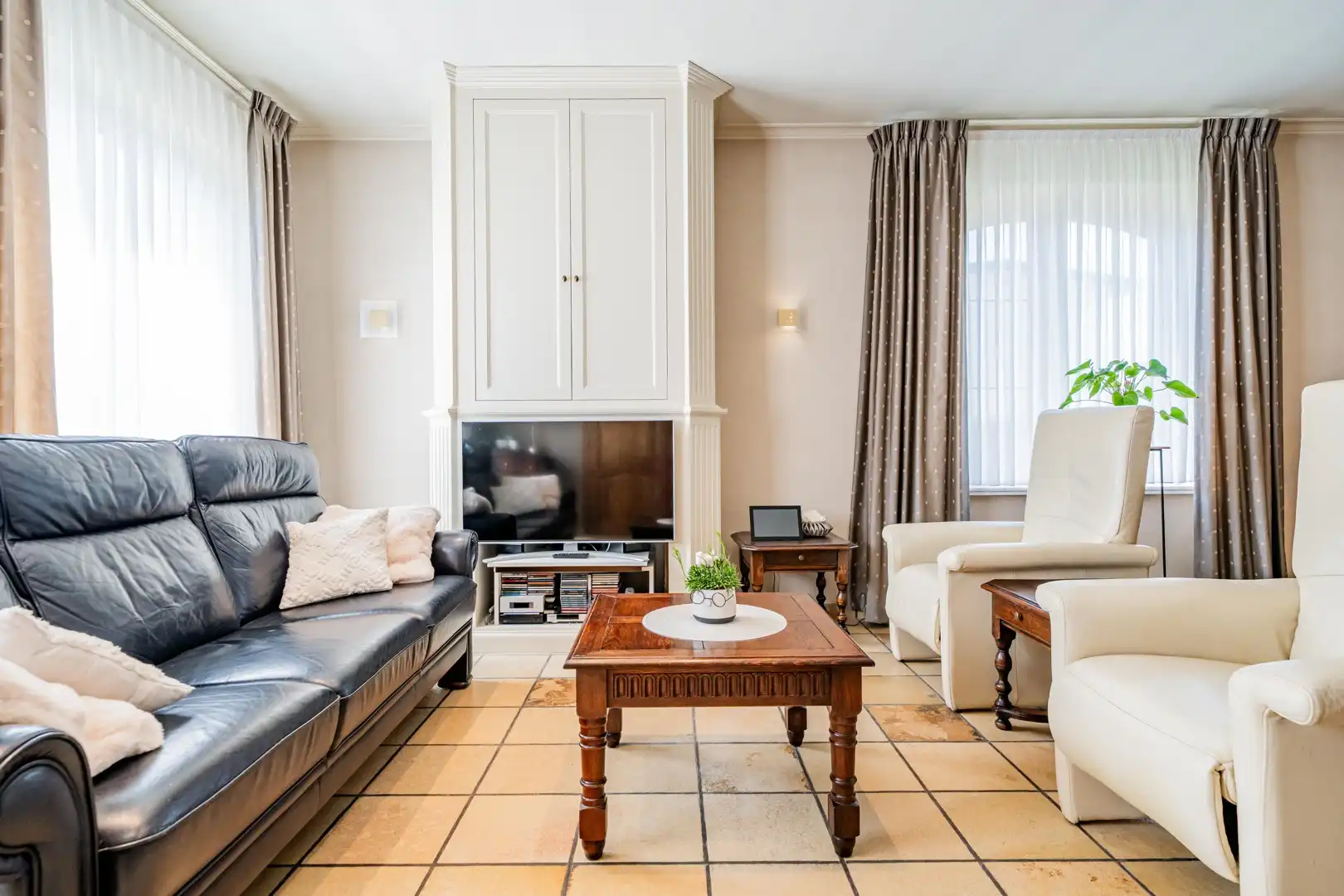 Charmante en bijzonder ruime woning met prachtige tuin en 3 slaapkamers foto 4