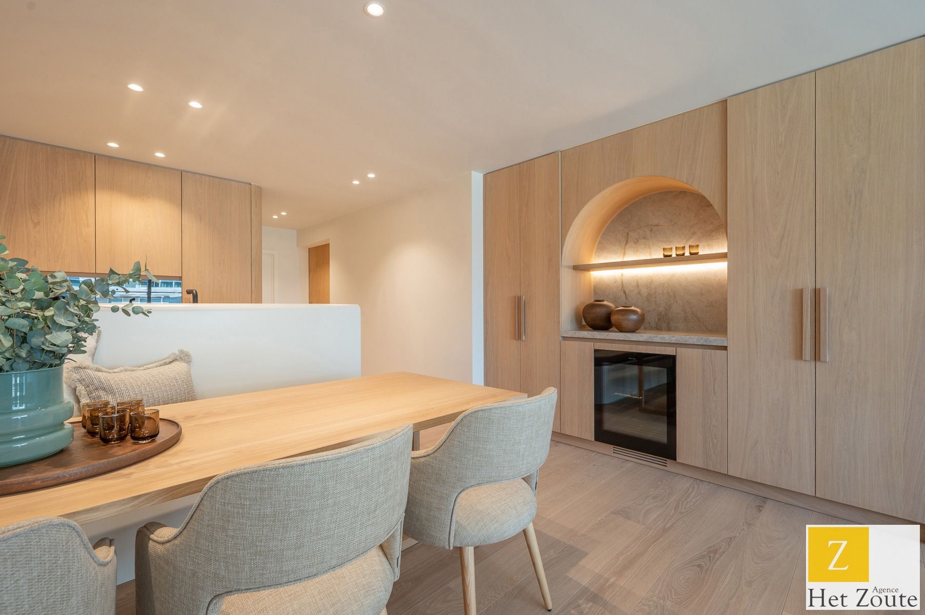 Gerenoveerd appartement op topligging met zeezicht foto 4