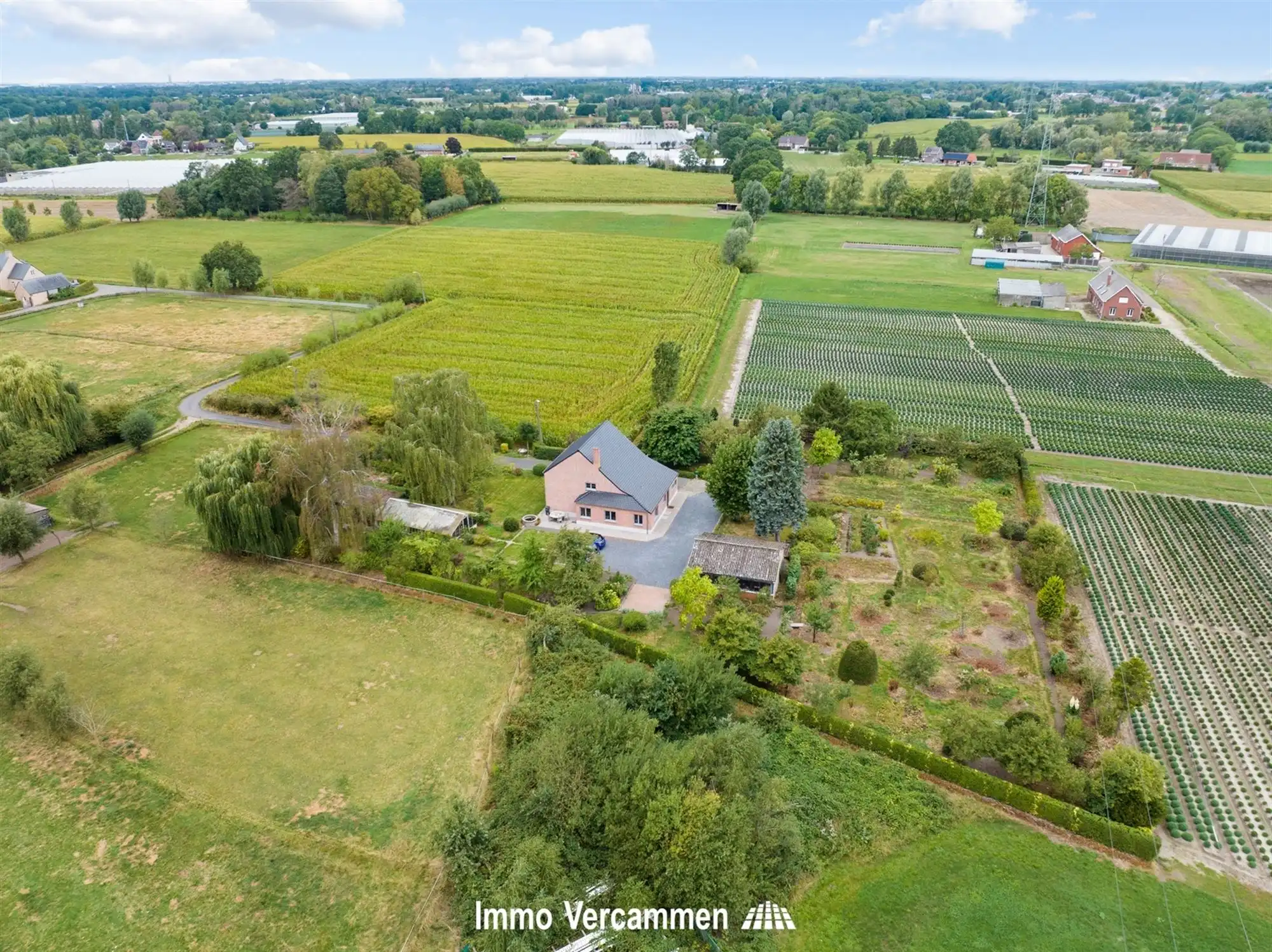 Verrassend ruime gezinswoning op een ware A-locatie te Putte foto 2