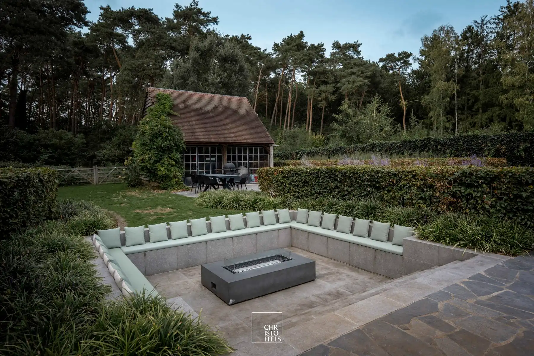 Exclusief landhuis met buitenzwembad op perceel van 2.787m² aan de bosrand. foto 16