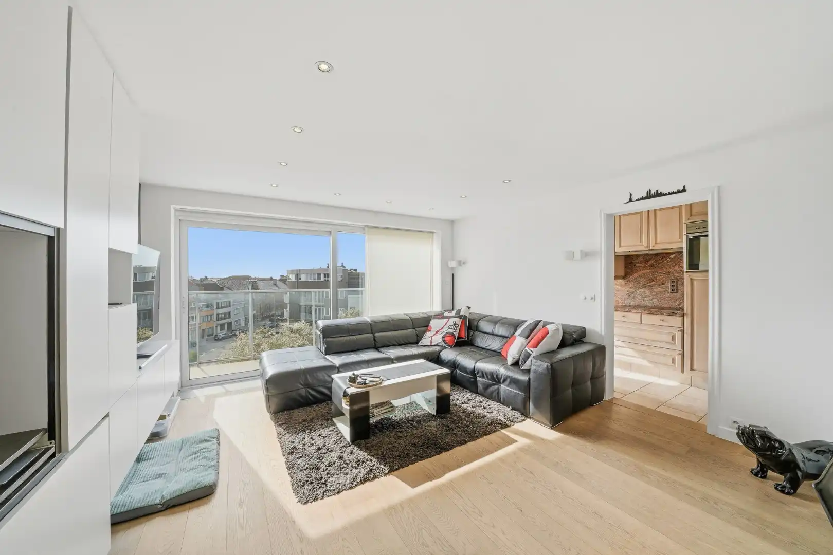 Ruim appartement met 3 slaapkamers, 2 terrassen, garage en staanplaats in Oostende foto 3