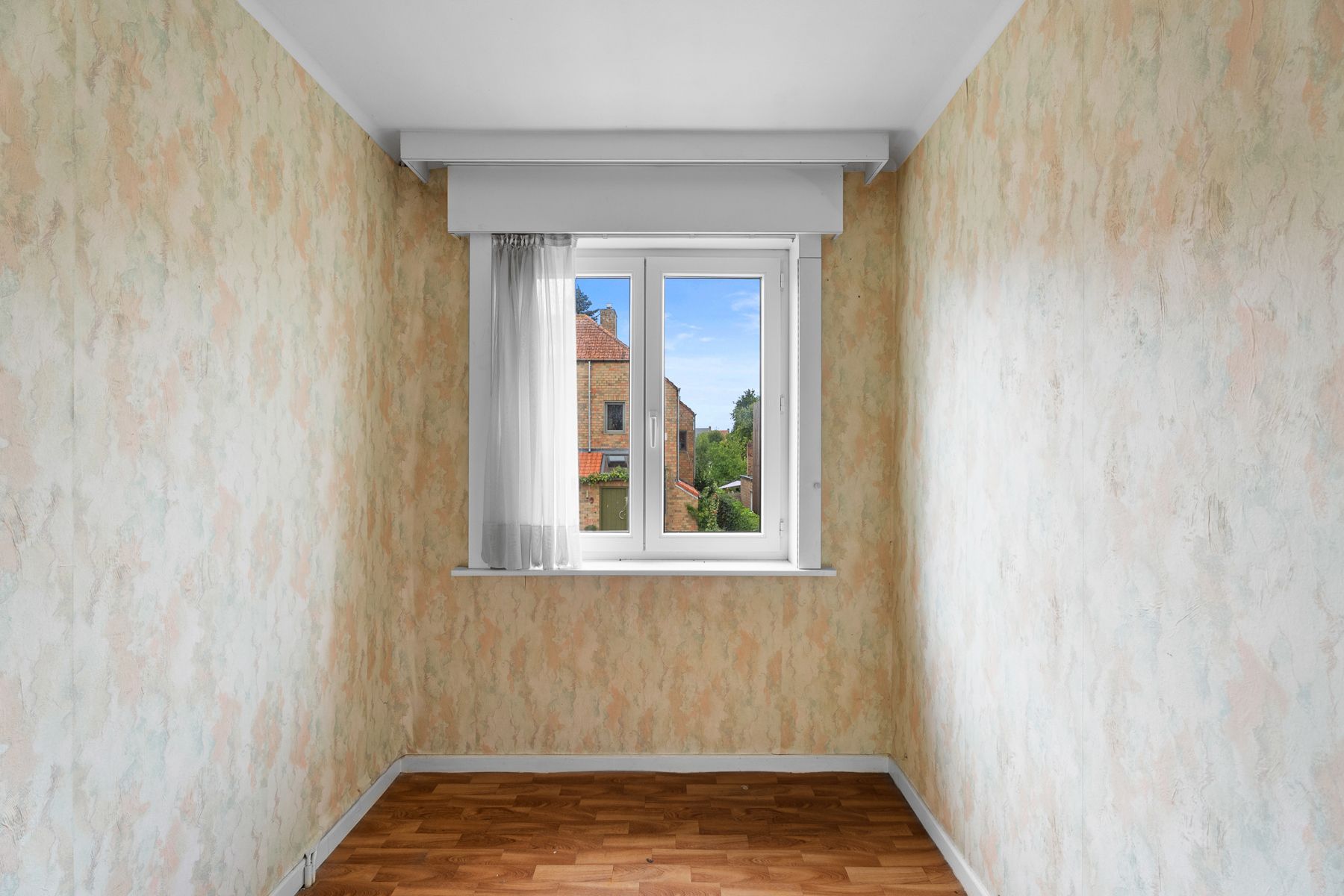 Te renoveren 3 slpk. woning met garage en uitweg foto 14