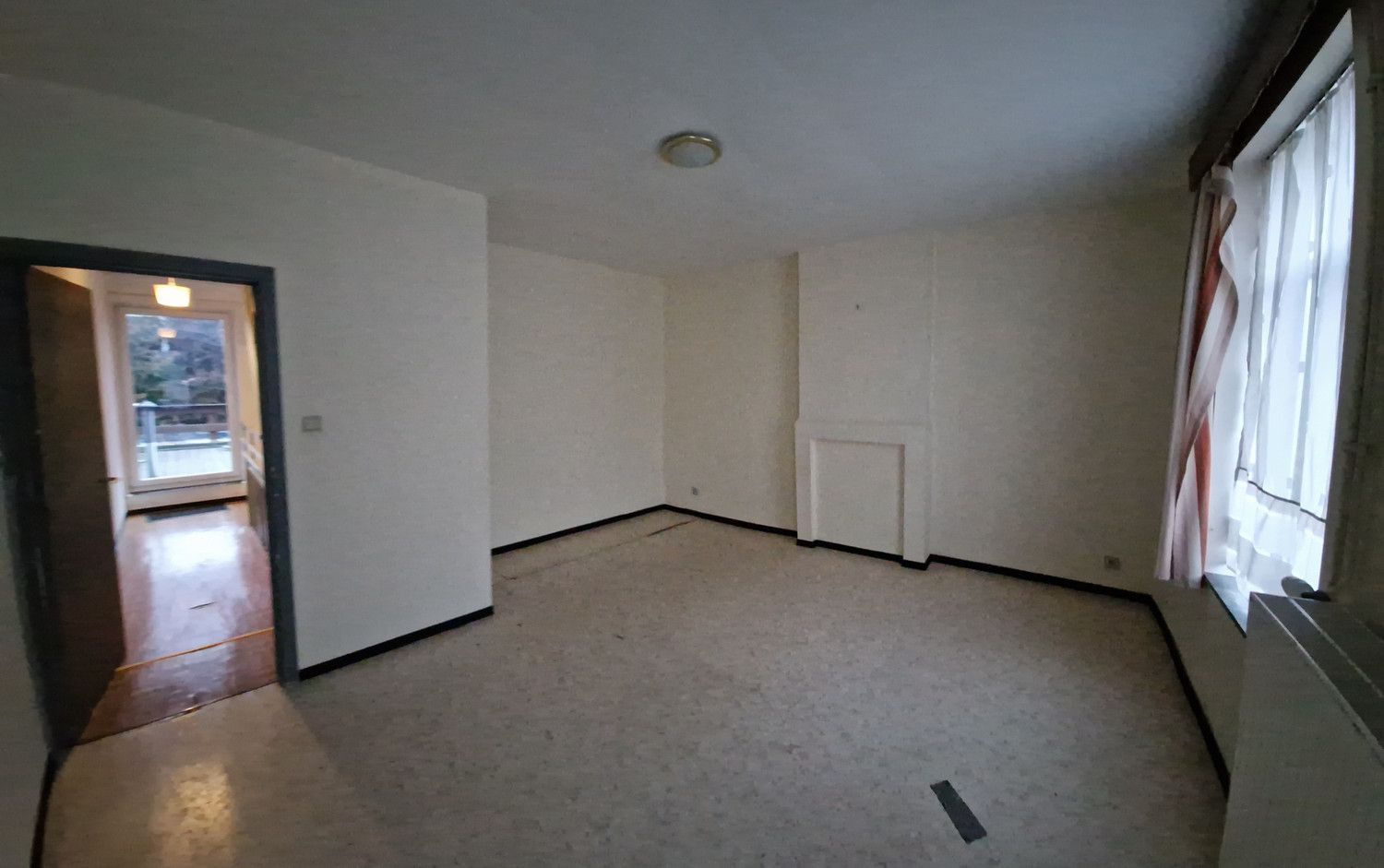 Centraal gelegen rijwoning met 3 slaapkamers foto 7