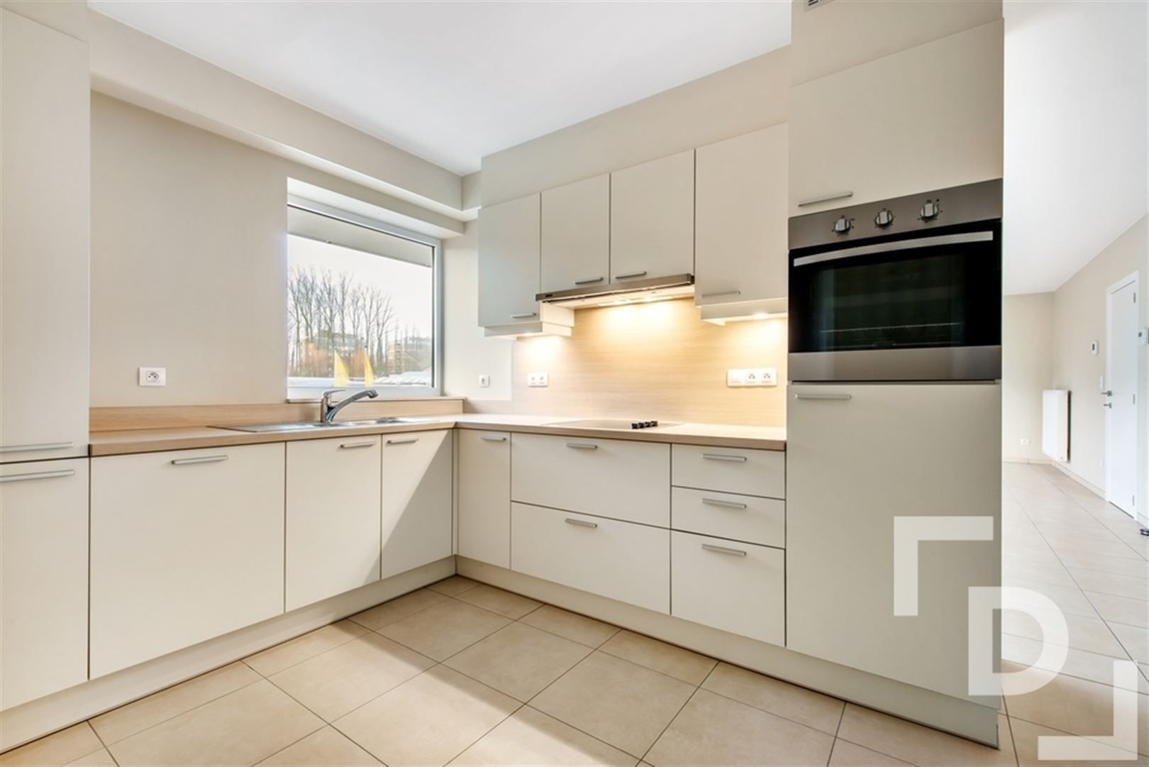 Centraal gelegen appartement met garage te huur. foto 3