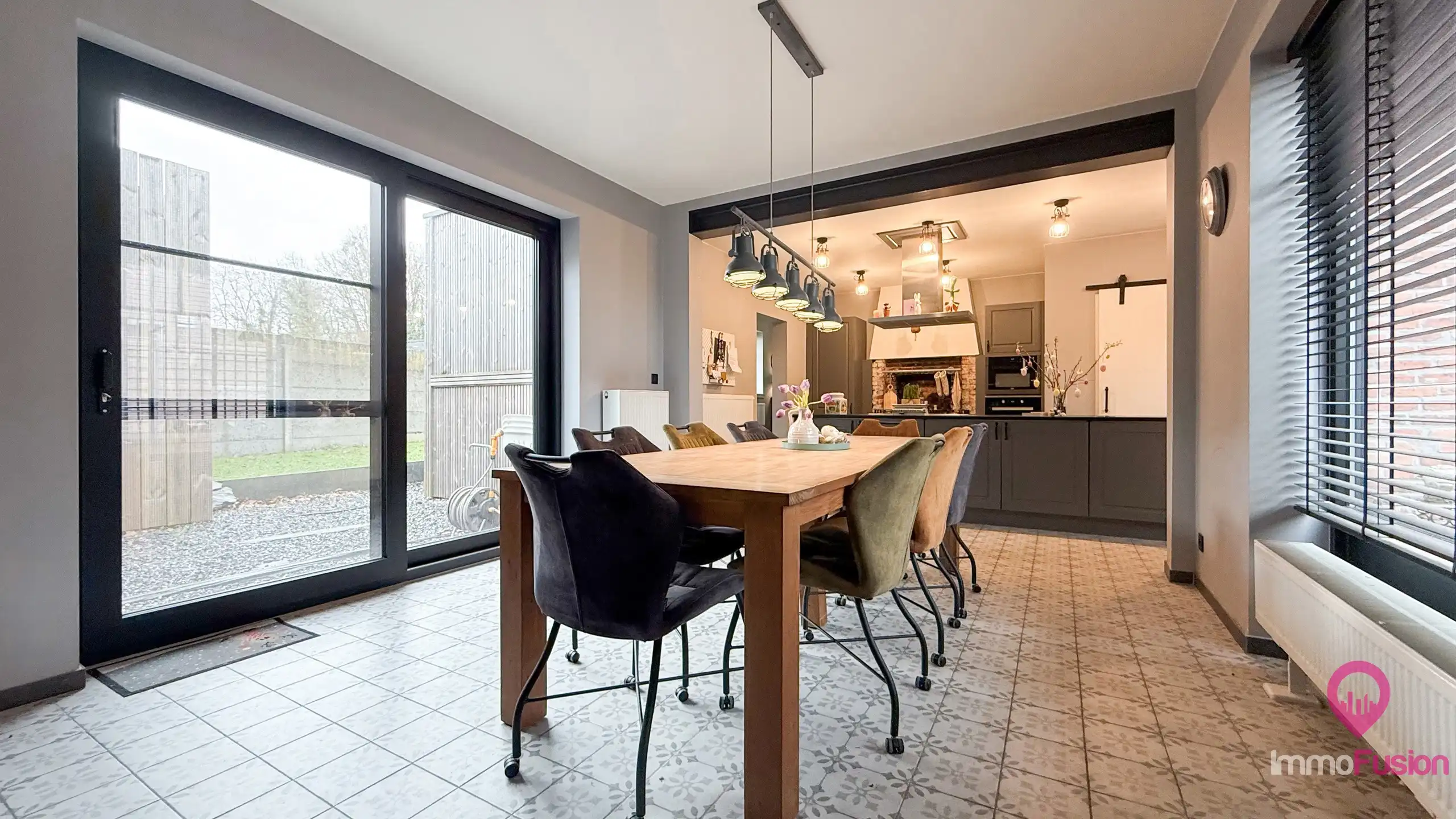 Gerenoveerde landelijk moderne woning op 28 are met 4 suites! foto 10