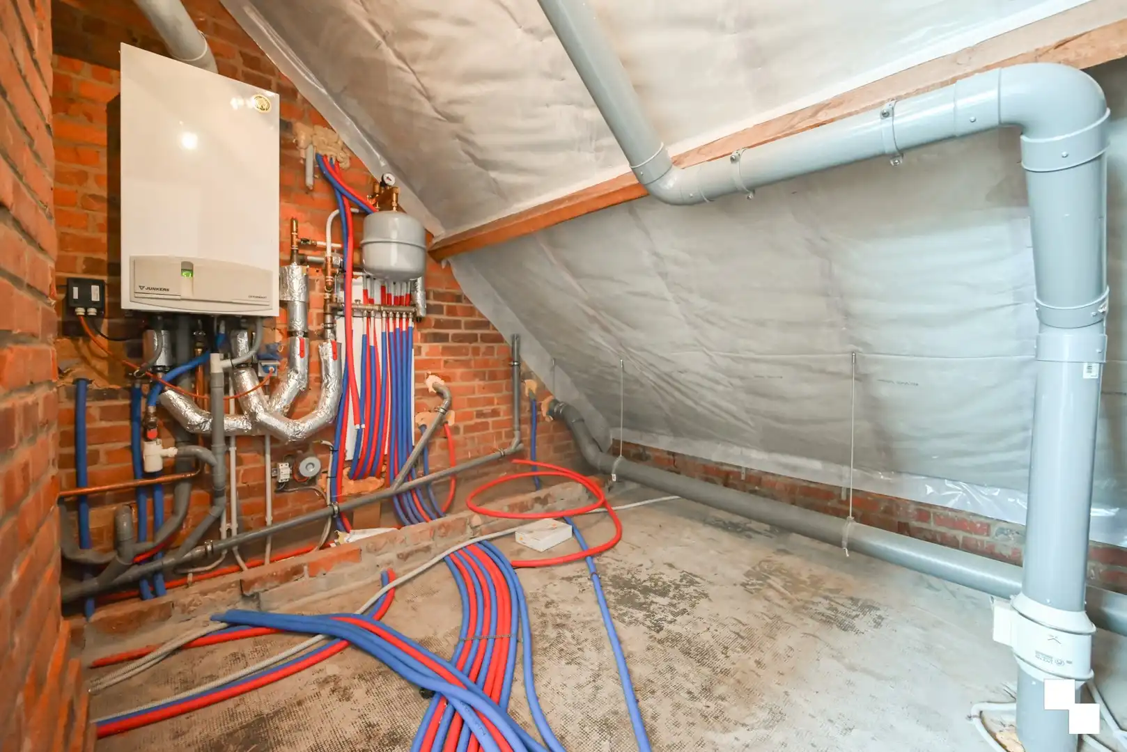Energiezuinige, gerenoveerde gezinswoning met inpandige garage foto 34