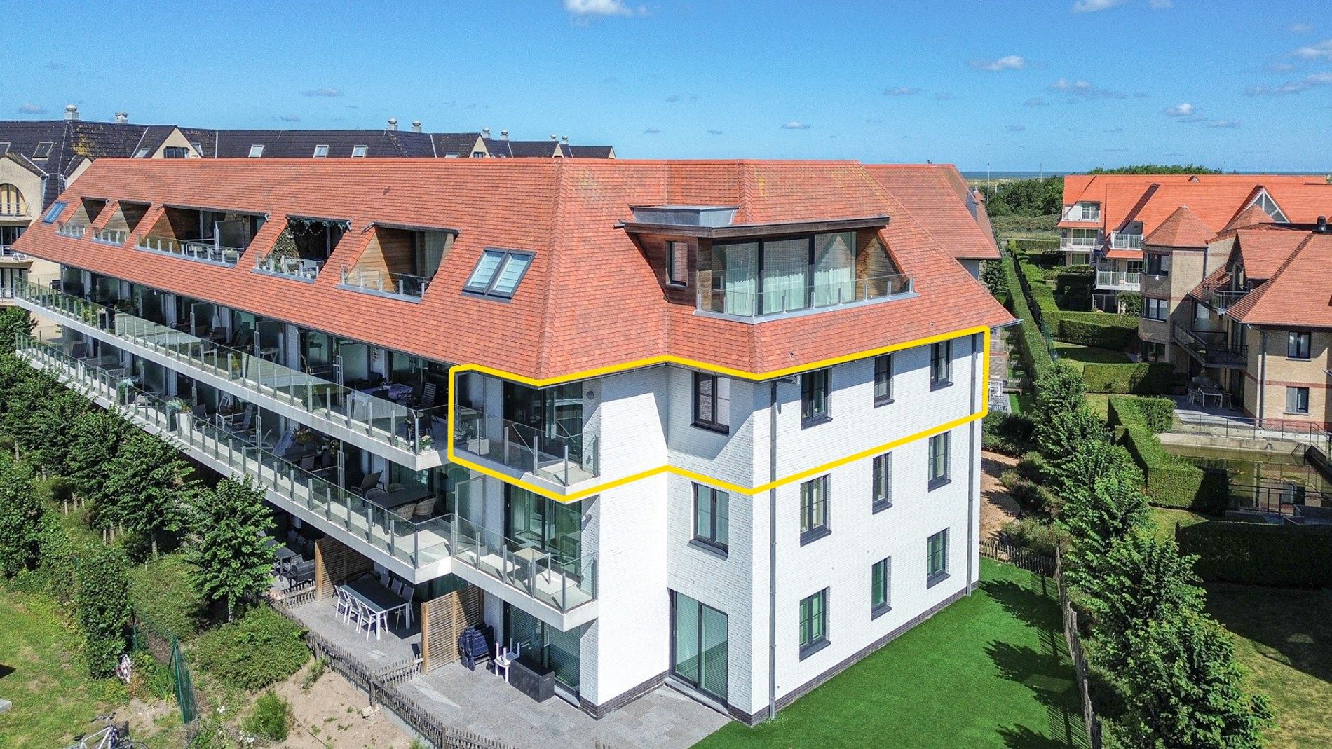 Modern 2-slaapkamerappartement met terras nabij duinen en strand, De Haan foto 2