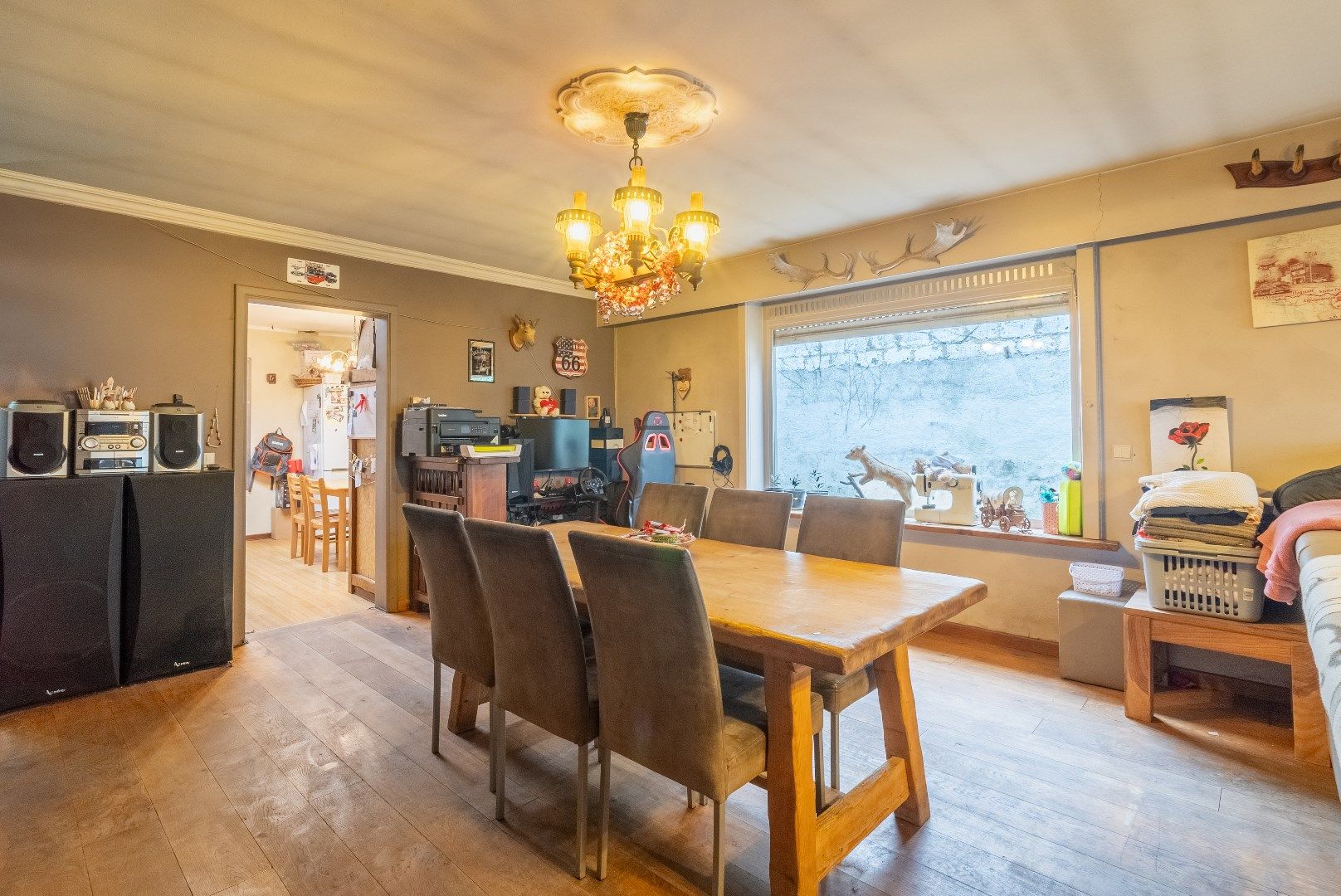 Te renoveren woning met 4 slaapkamers en garage foto 5