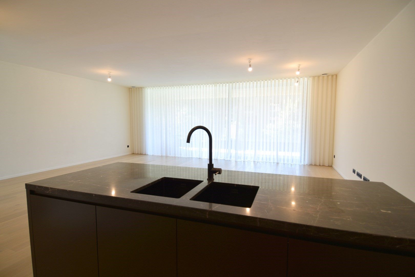 Luxe appartement in het hartje van Kortrijk aan de Leie en Broeltorens foto 13