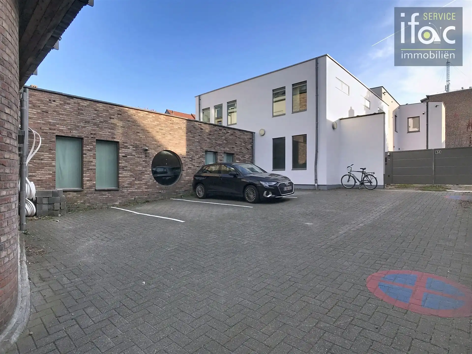 Commercieel gelijkvloers met parking foto 9