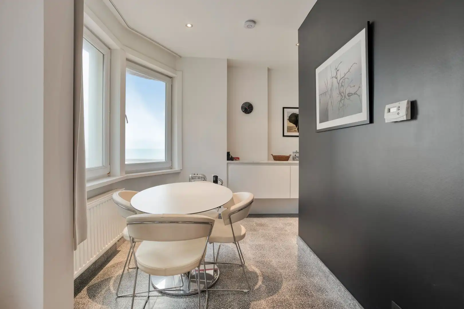 Gerenoveerd 1 slaapkamer appartement in een residentie in Art Deco-stijl met zijdelings zeezicht foto 9
