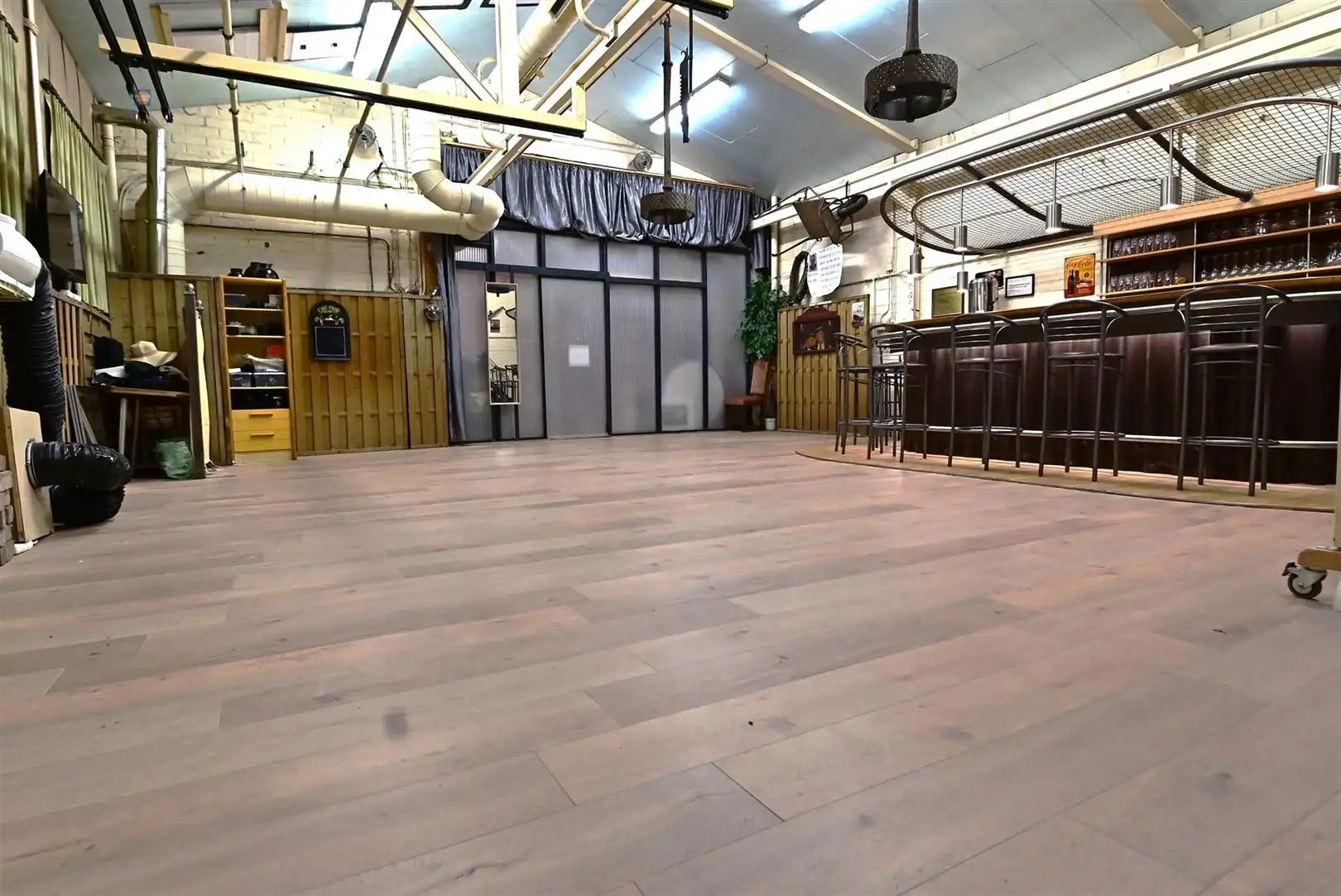 Karaktervolle villa met bijgebouw en ruime parking foto 24