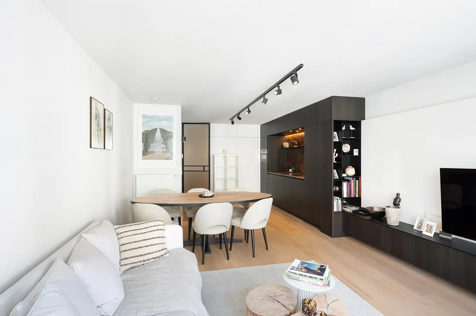 Instapklaar appartement met twee slaapkamers vlak bij zee en het Rubensplein. foto 9