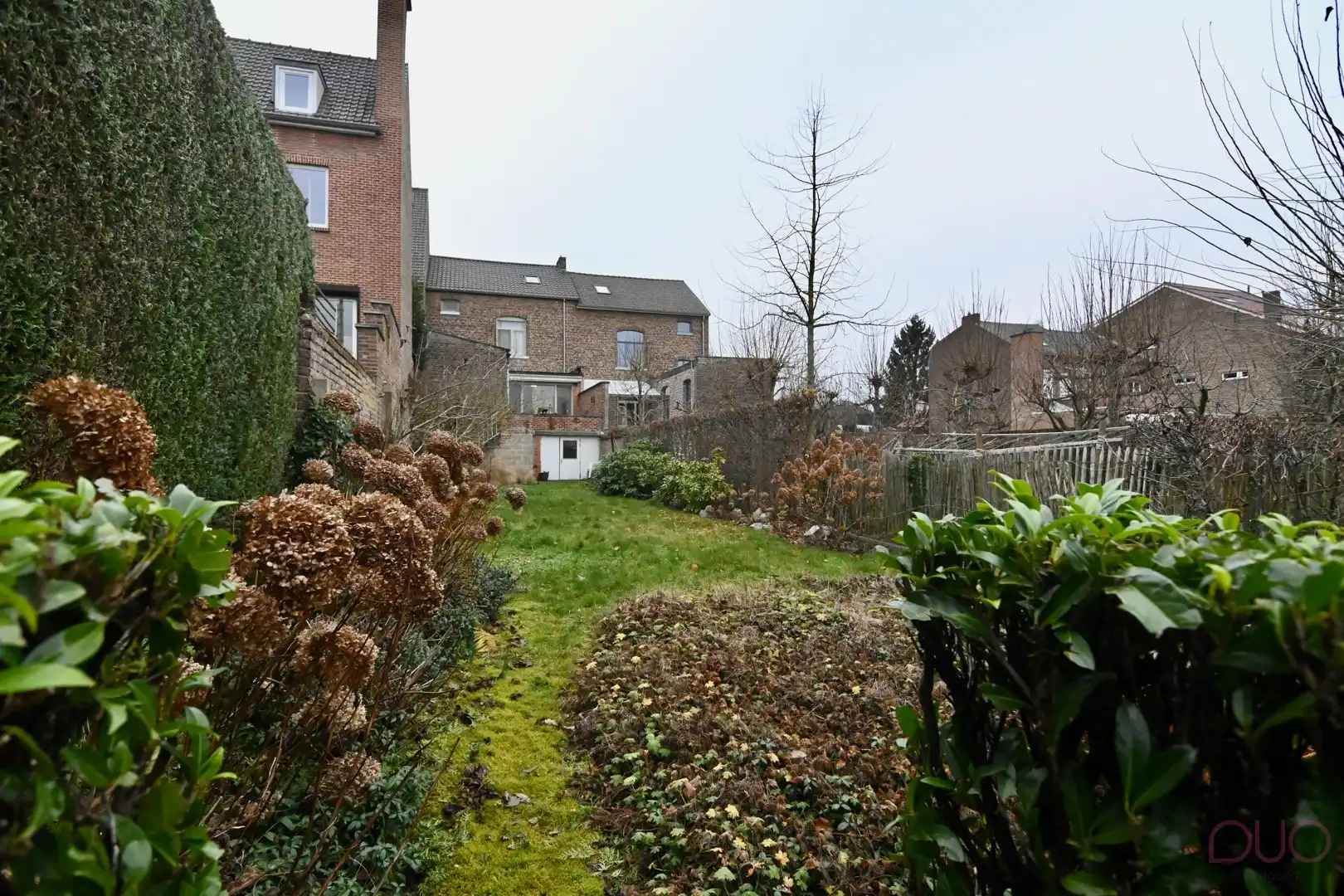 Ruime stadswoning met tuin in het centrum van Landen. foto 30