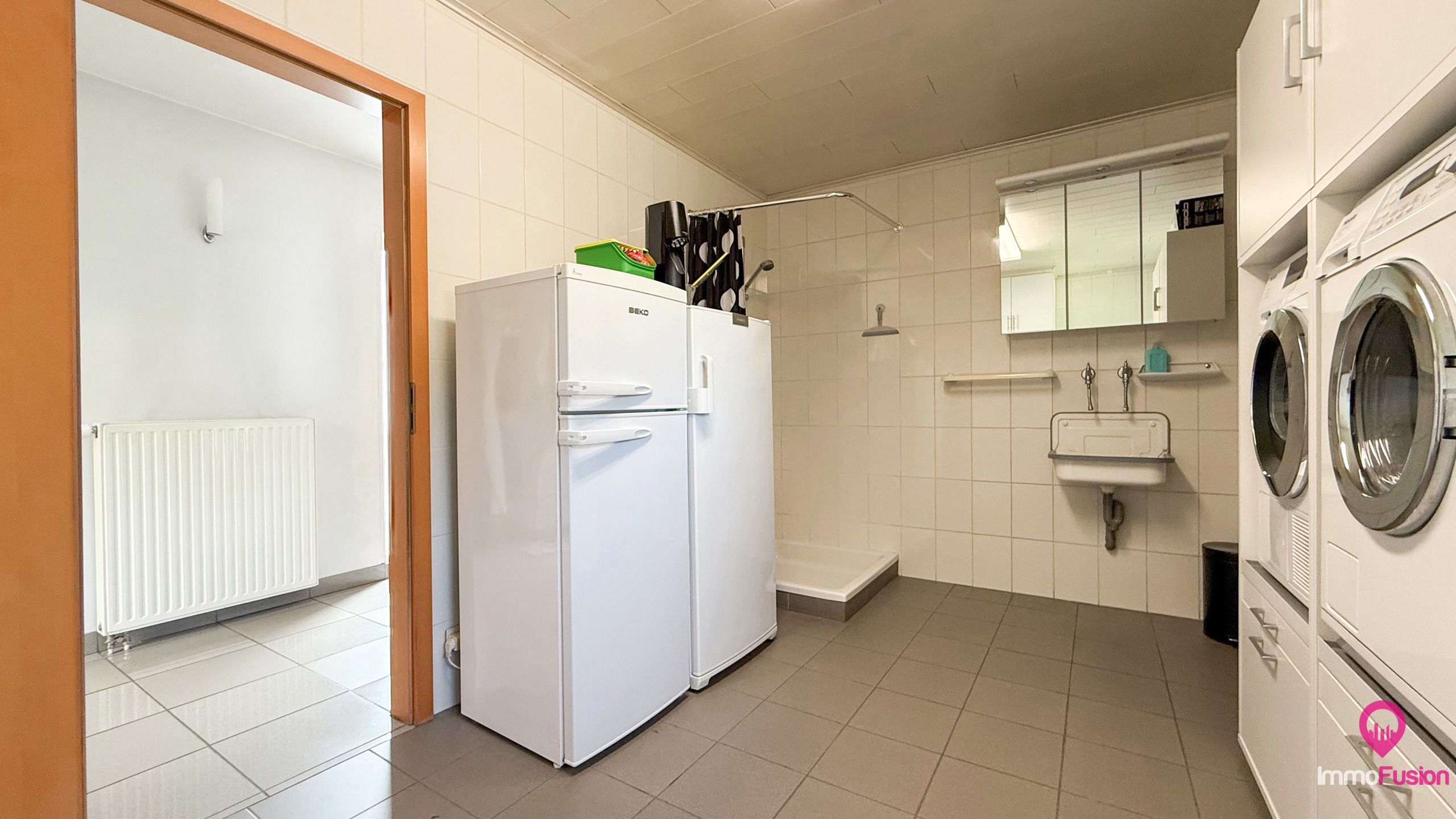 Ruime gezinswoning met 3 slpks, dubbele garage en grote tuin! foto 20