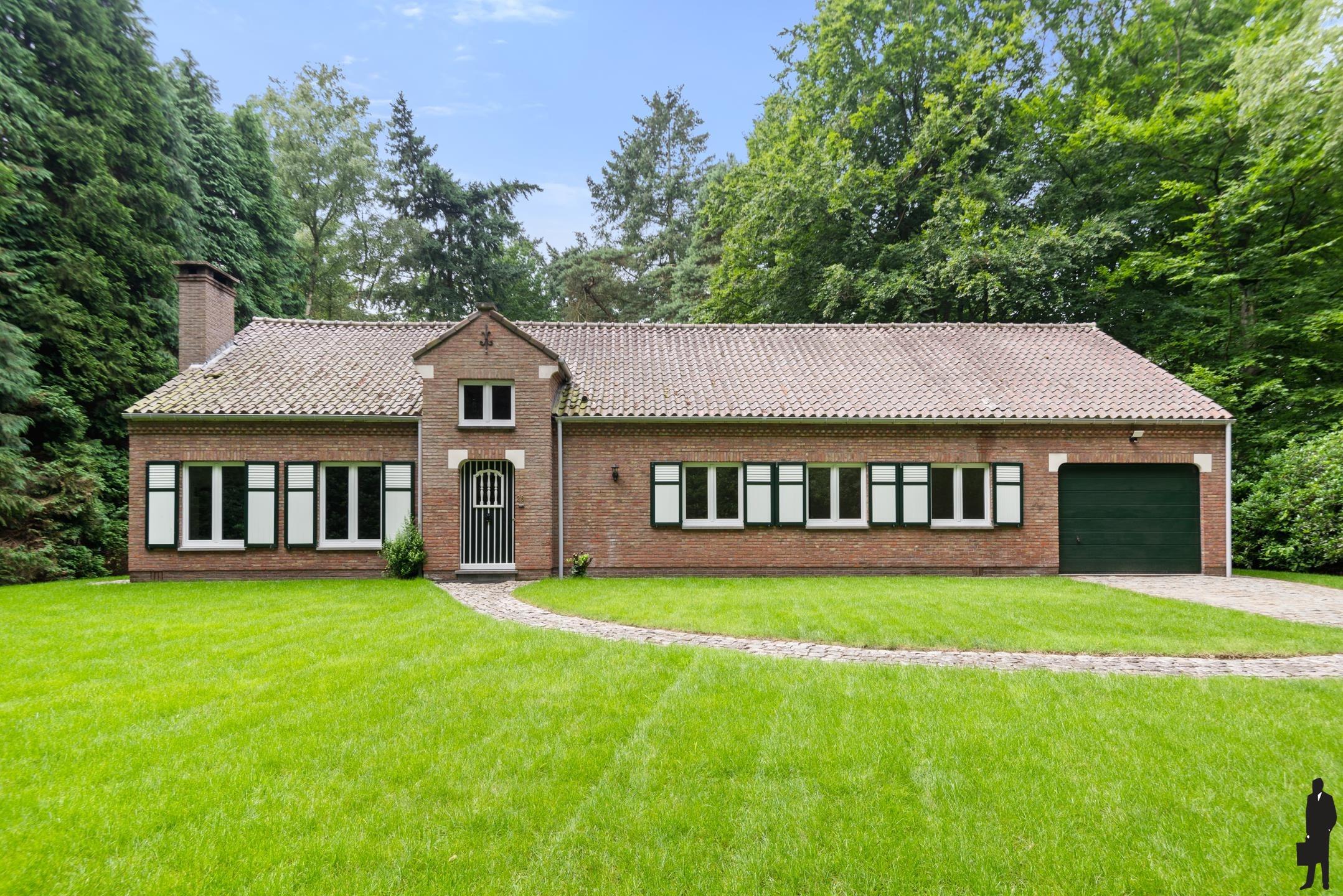Op een top locatie gelegen gelijkvloerse villa op een prachtig perceel foto 2