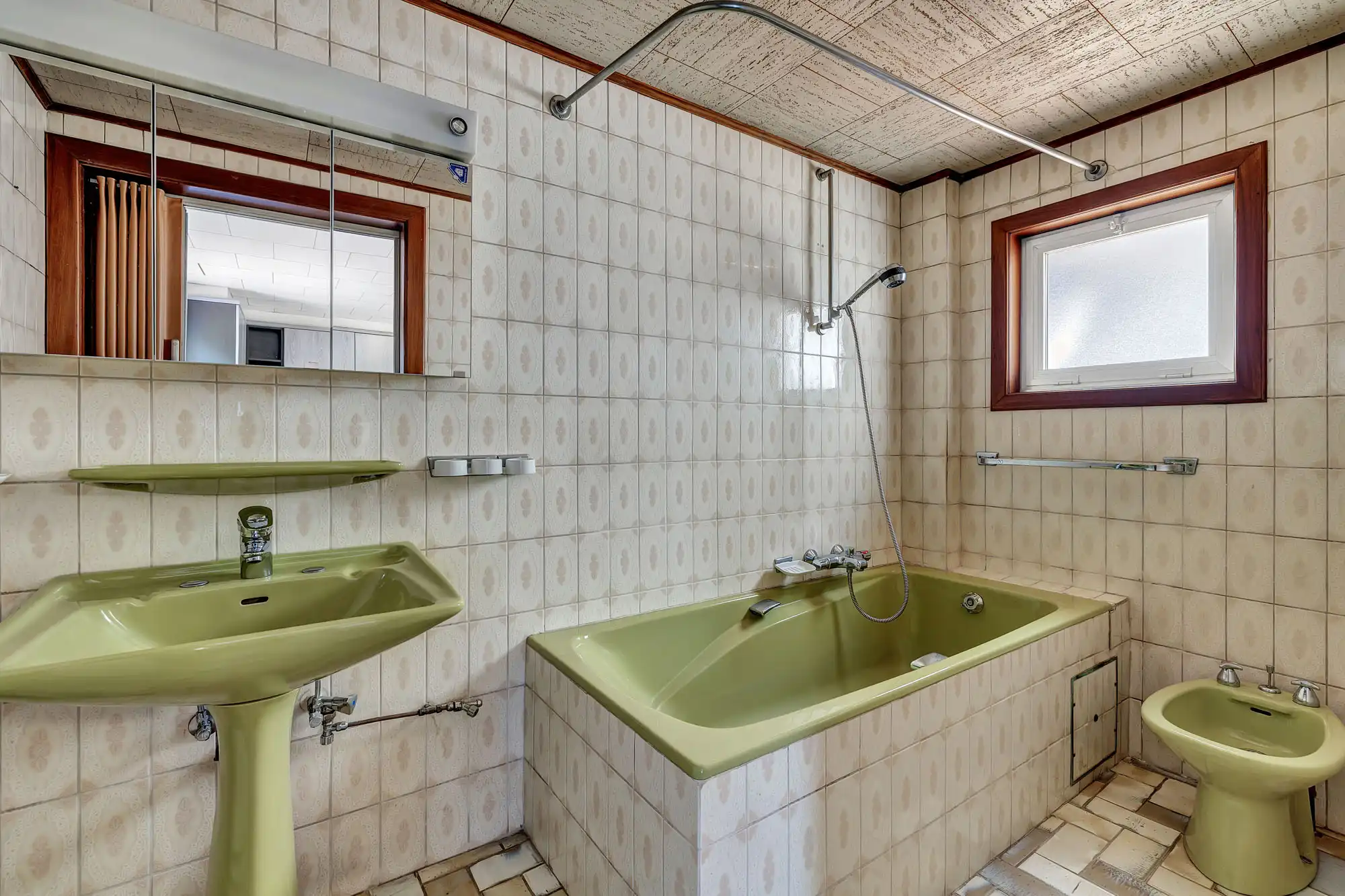 Te renoveren ruime handelswoning foto 13