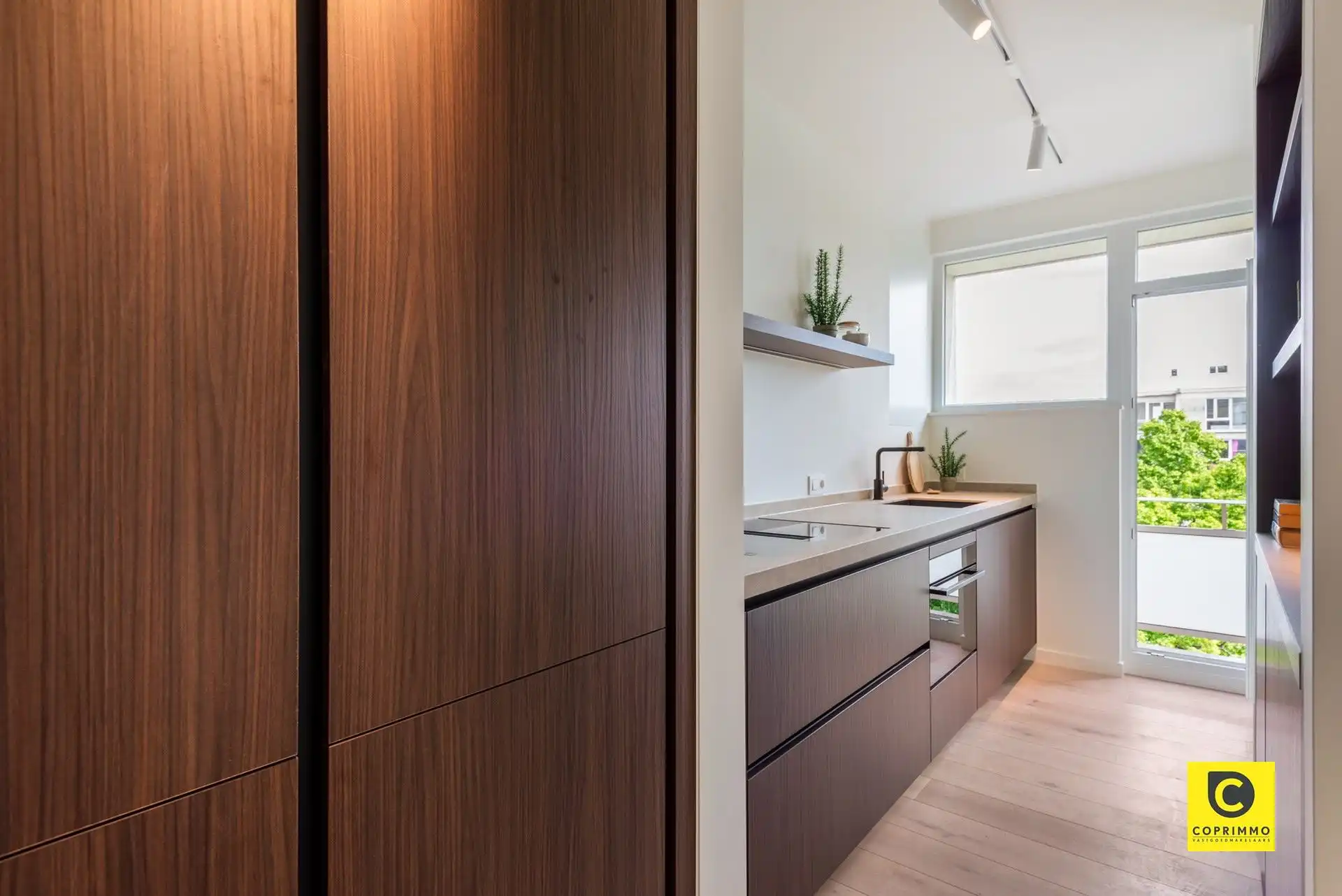 Prachtig gerenoveerd 3 slaapkamer appartement op toplocatie! foto 7