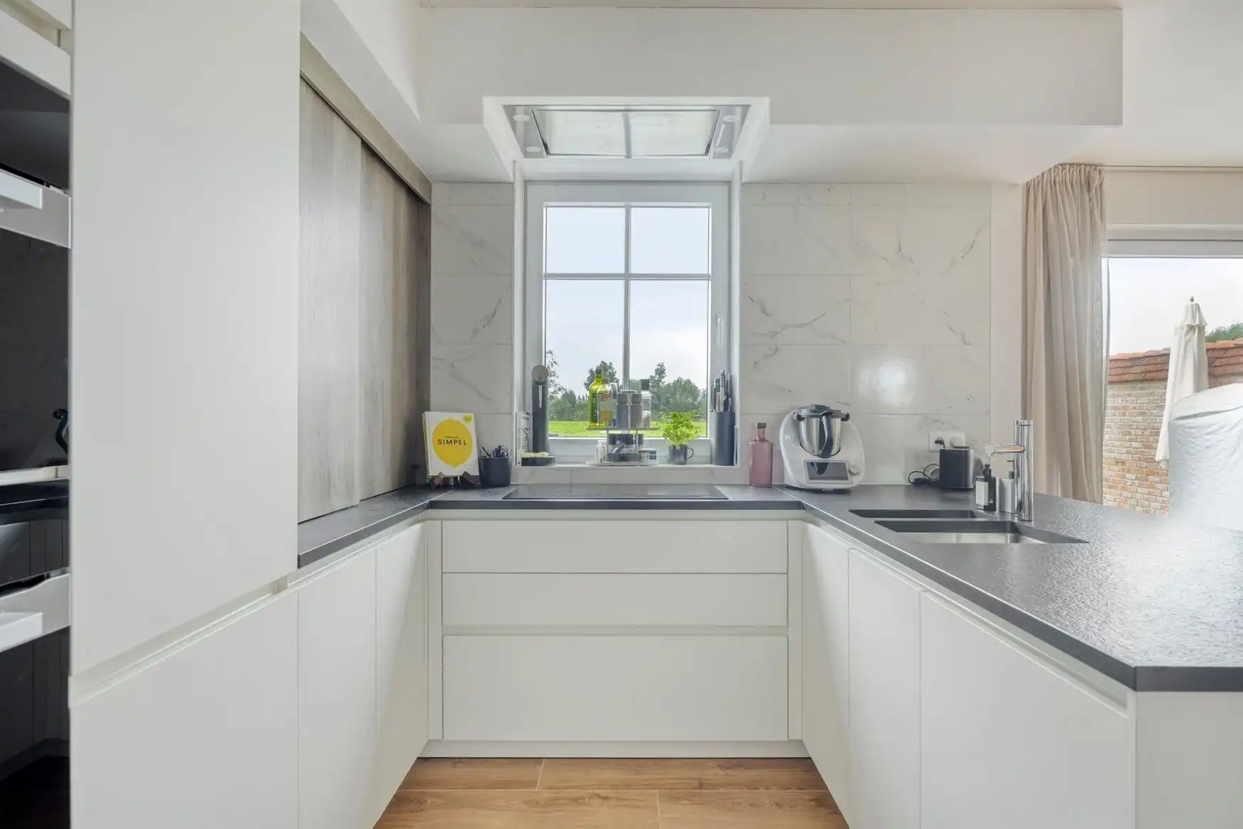 Uitzonderlijke nieuwbouwwoning in landelijke stijl foto 9