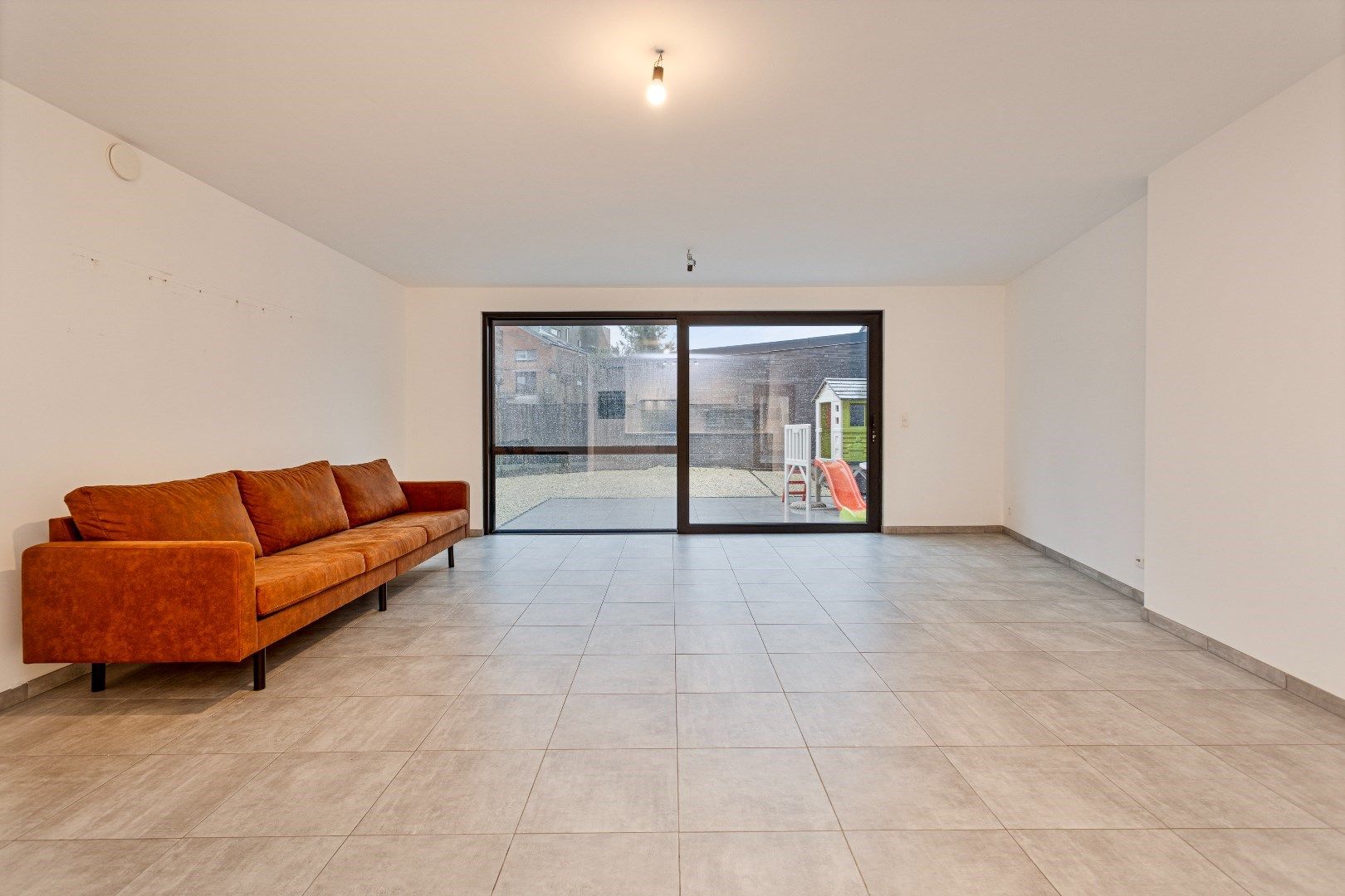 Ruim gelijkvloers appartement 2 slpks, koer en garage  foto 9