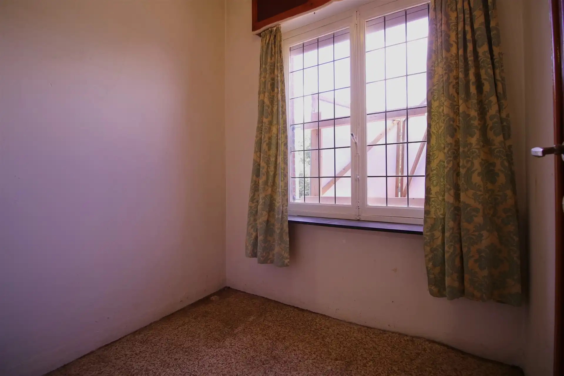 Te renoveren woning in doodlopende straat foto 21