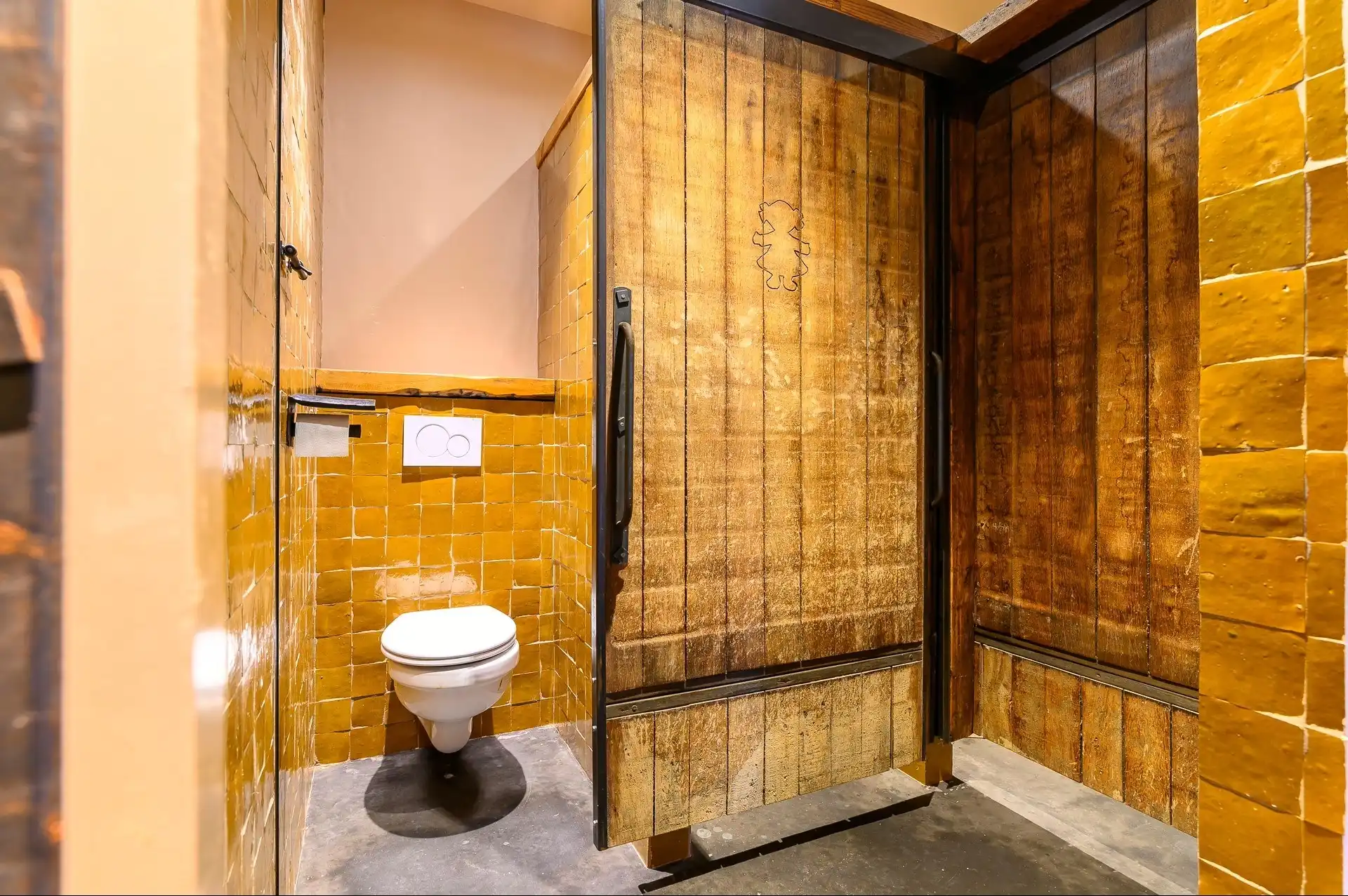 Instapklare handelsruimte van ca. 138 m² met een uitzonderlijk aangelegd terras van ca. 150 m², centraal gelegen in Reet. foto 7