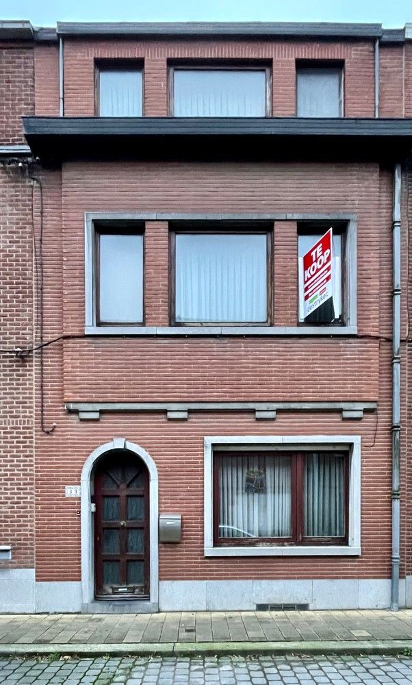 Hoofdfoto van de publicatie: goedgelegen te renoveren rijwoning