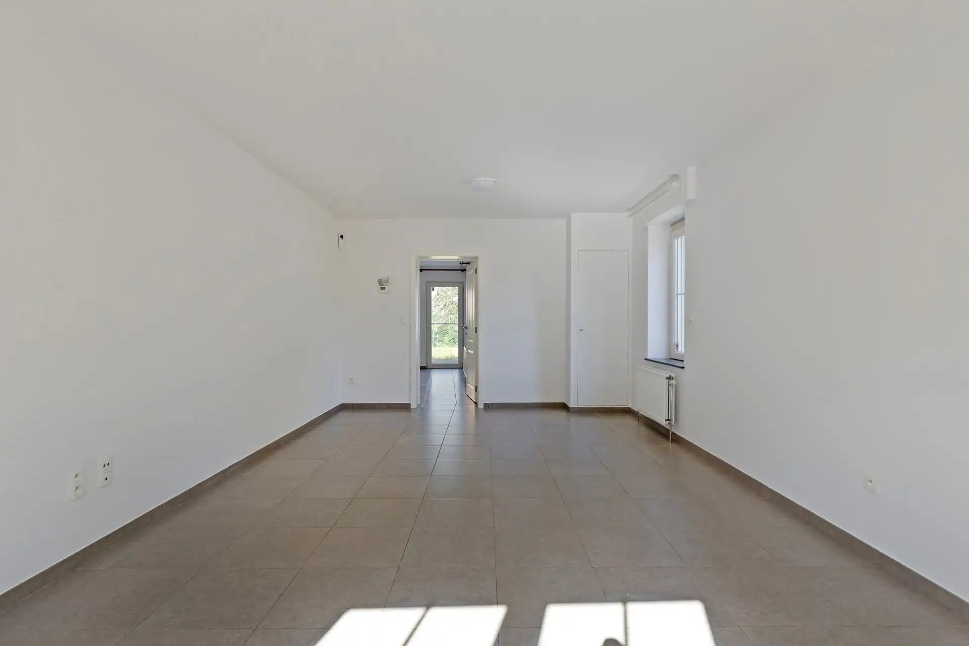 Nieuwbouw van 2012 in rustige straat foto 9