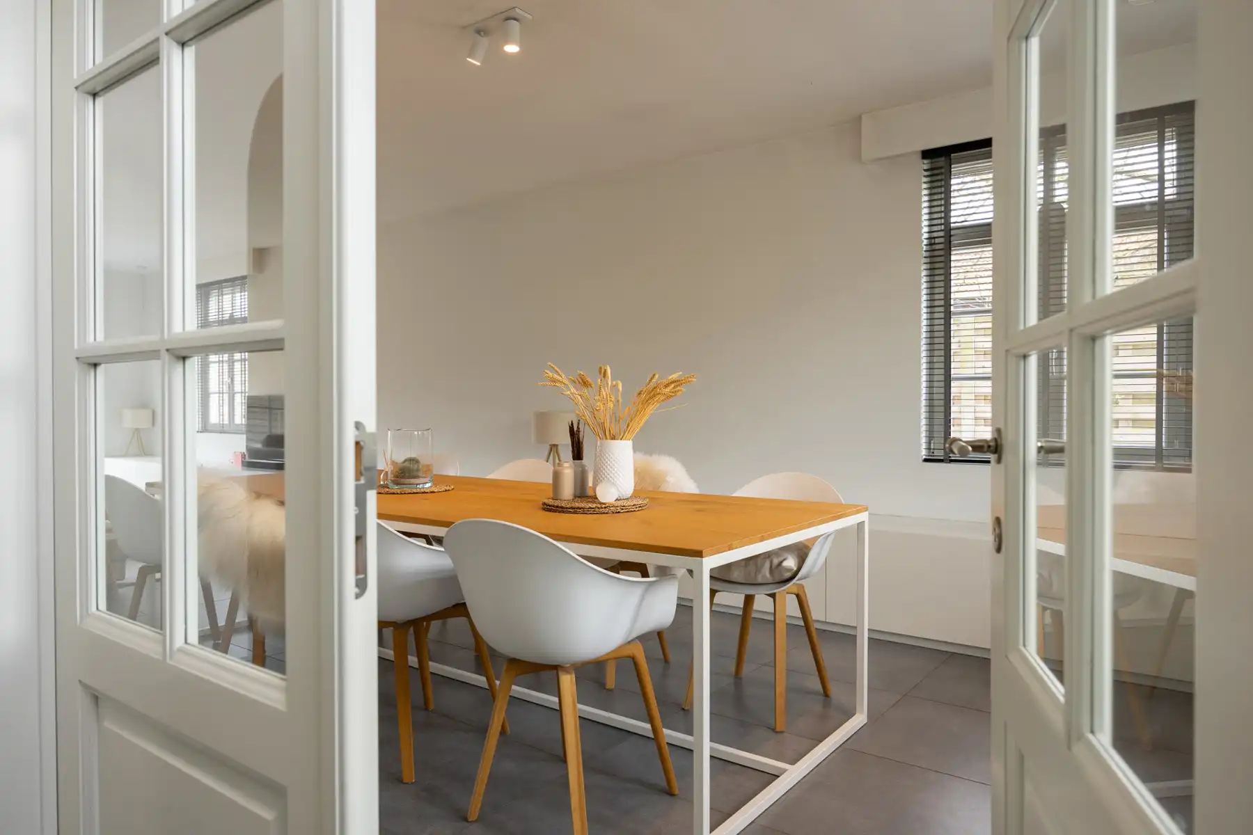 Ruime gezinswoning met tuin en 3 slaapkamers. foto 4