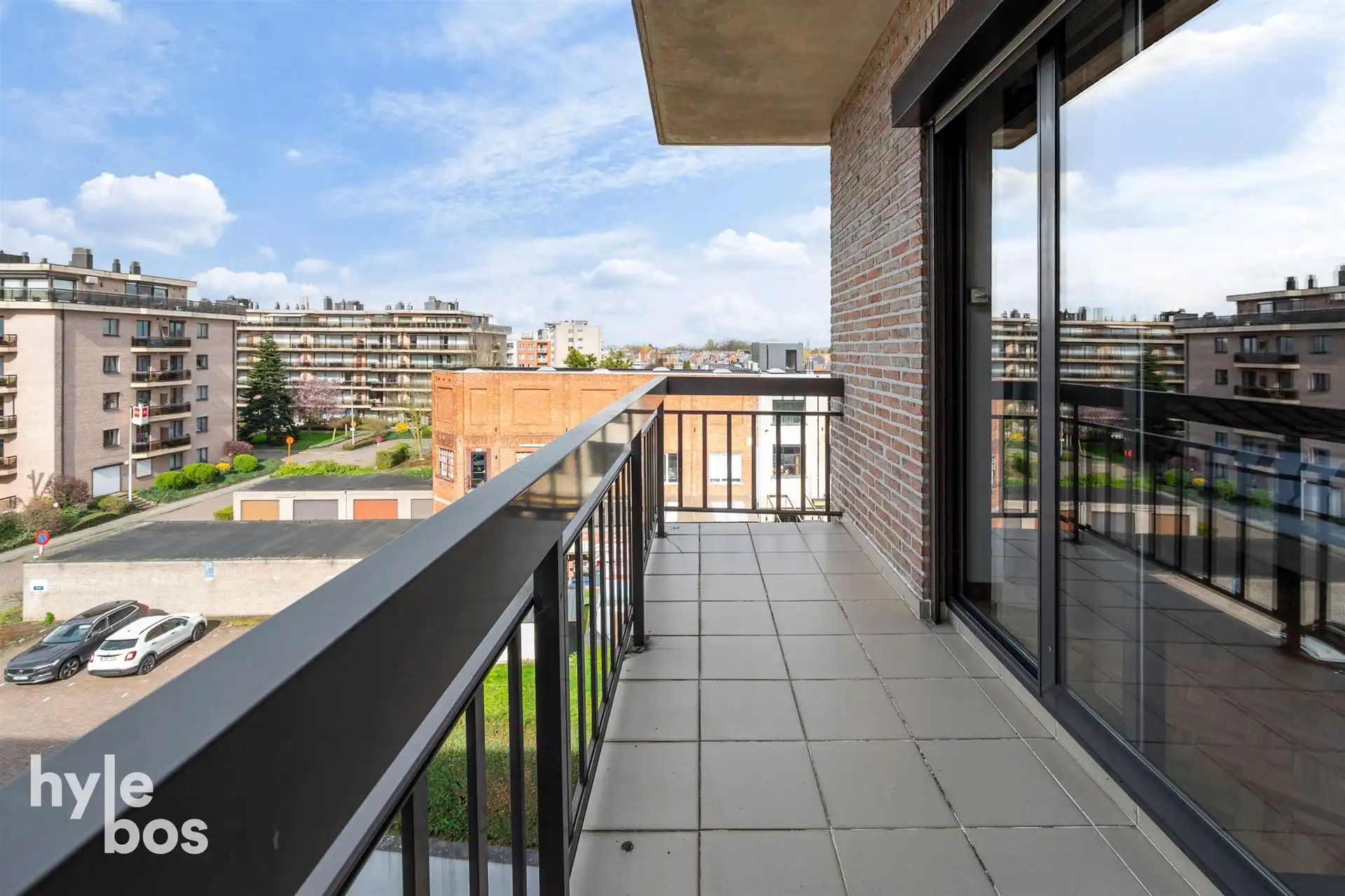 Appartement met veel lichtinval, ruime leefruimte en garagebox foto 17