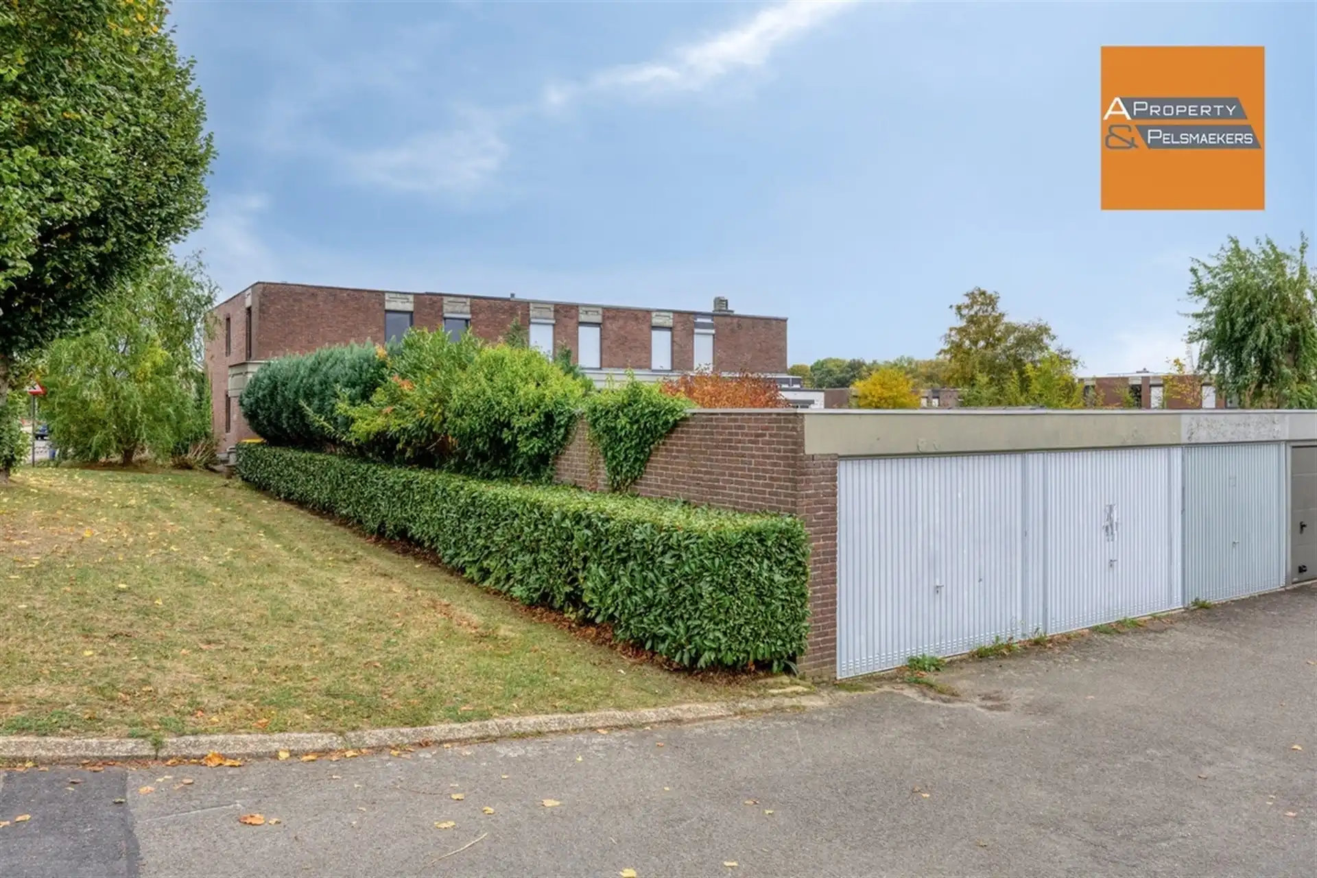 BOD AANVAARD Gezinswoning met 3 à 4 kamers , tuin en garage foto 25