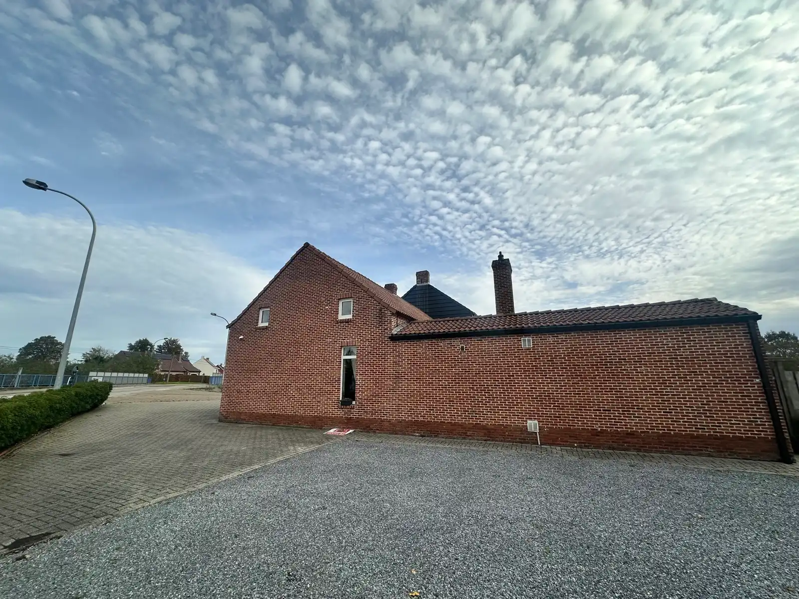 Veelzijdig horecapand met terras en privéparking foto 3